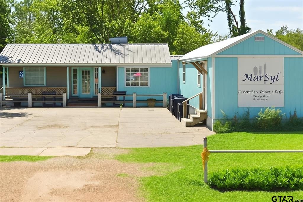513 W Broad St, Mineola, TX 75773