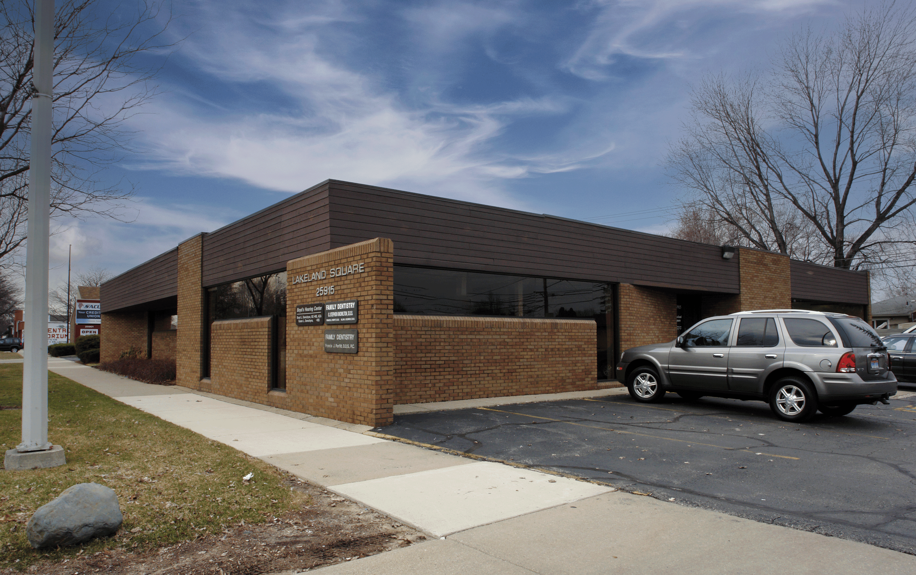 25915 Harper Ave, St Clair Shores, MI 48081