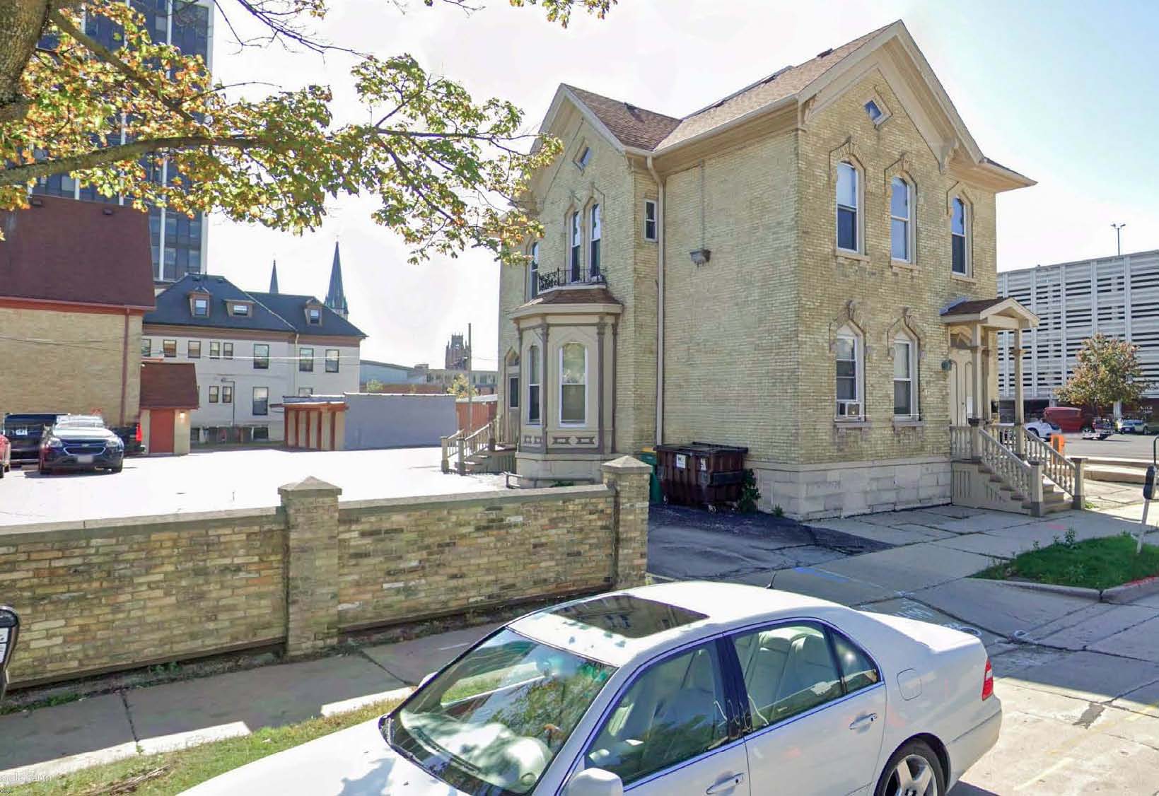 1119 Kilbourn Ave, Milwaukee, WI 53233-1302