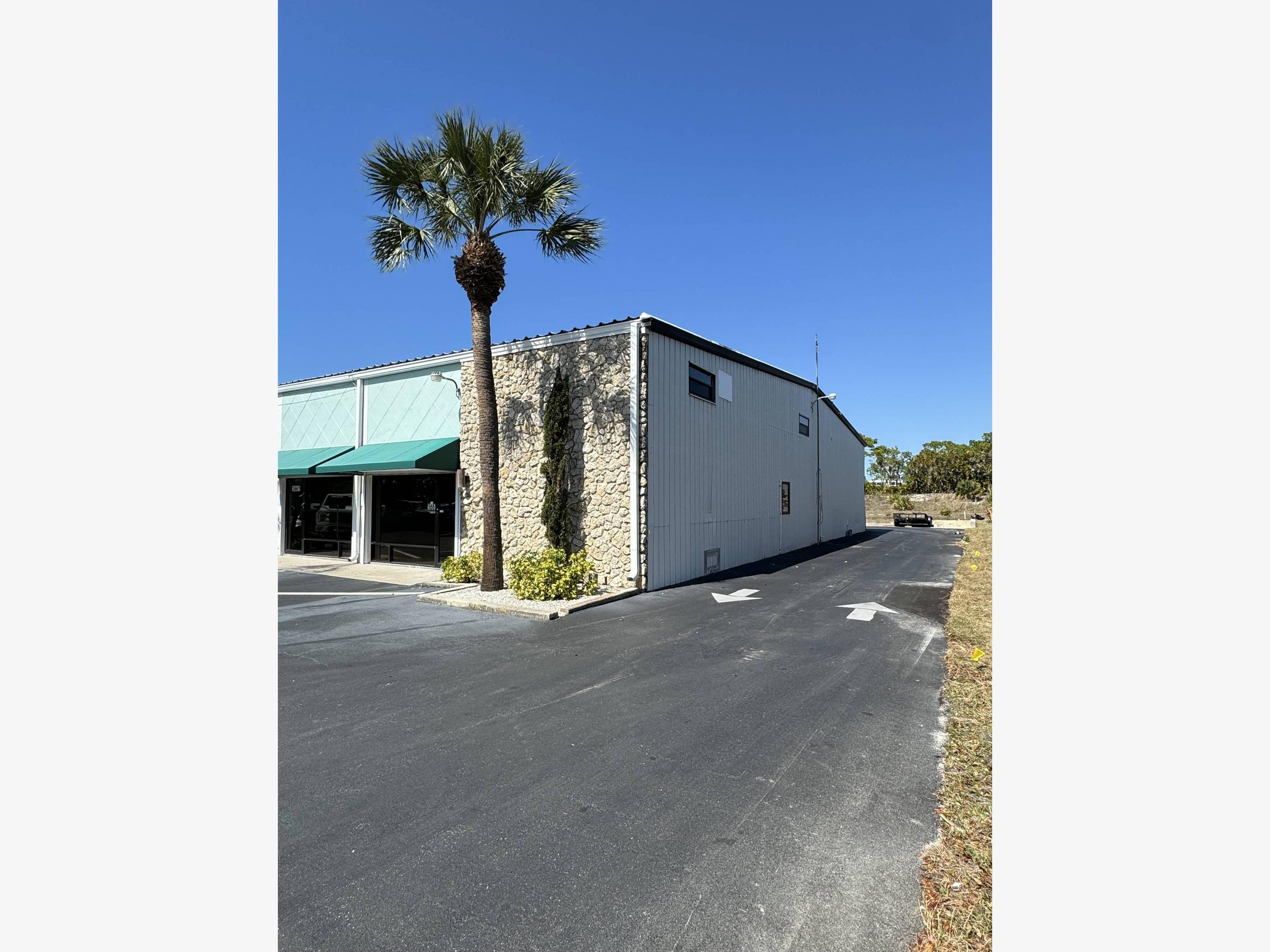 3663 Arnold Ave, Naples, FL 34104