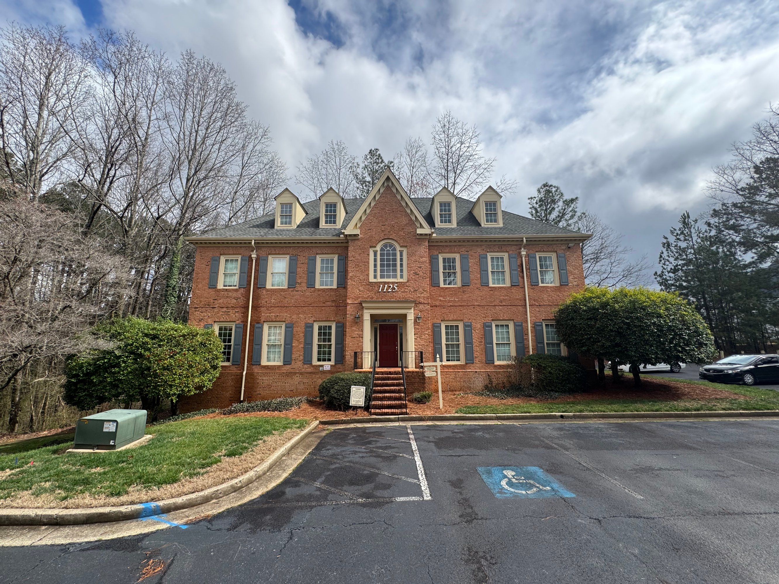 1125 Cambridge Sq, Alpharetta, GA 30009