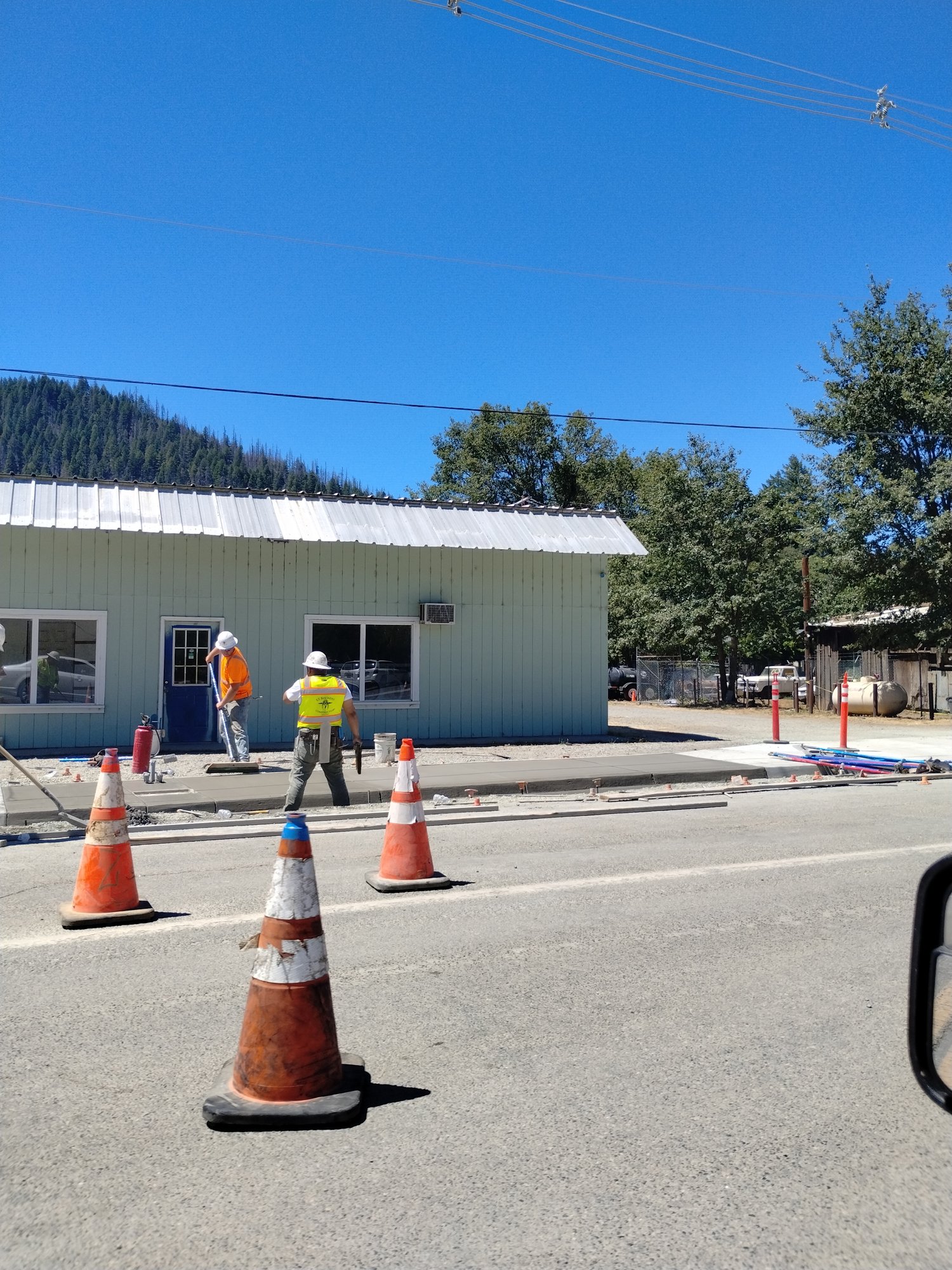 20 Davis Rd, Happy Camp, CA 96039
