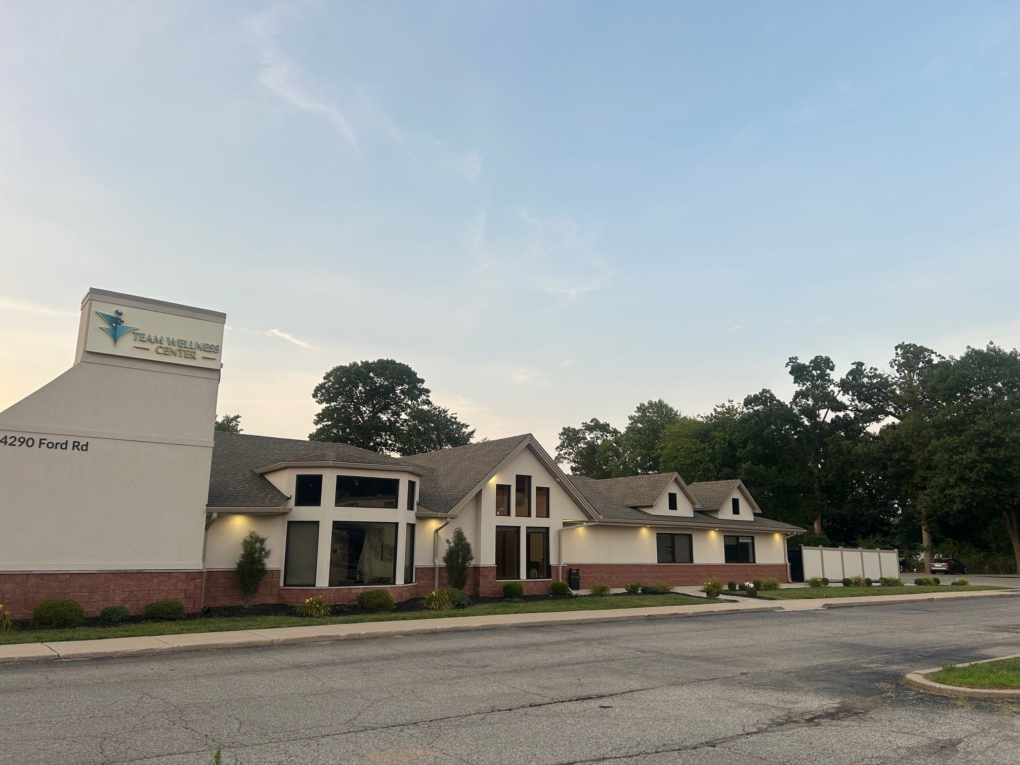 34290 Ford Rd, Westland, MI 48185