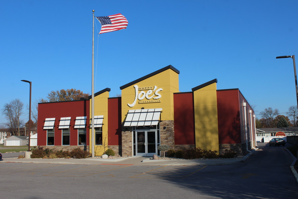 1727 N Henderson St, Galesburg, IL 61401