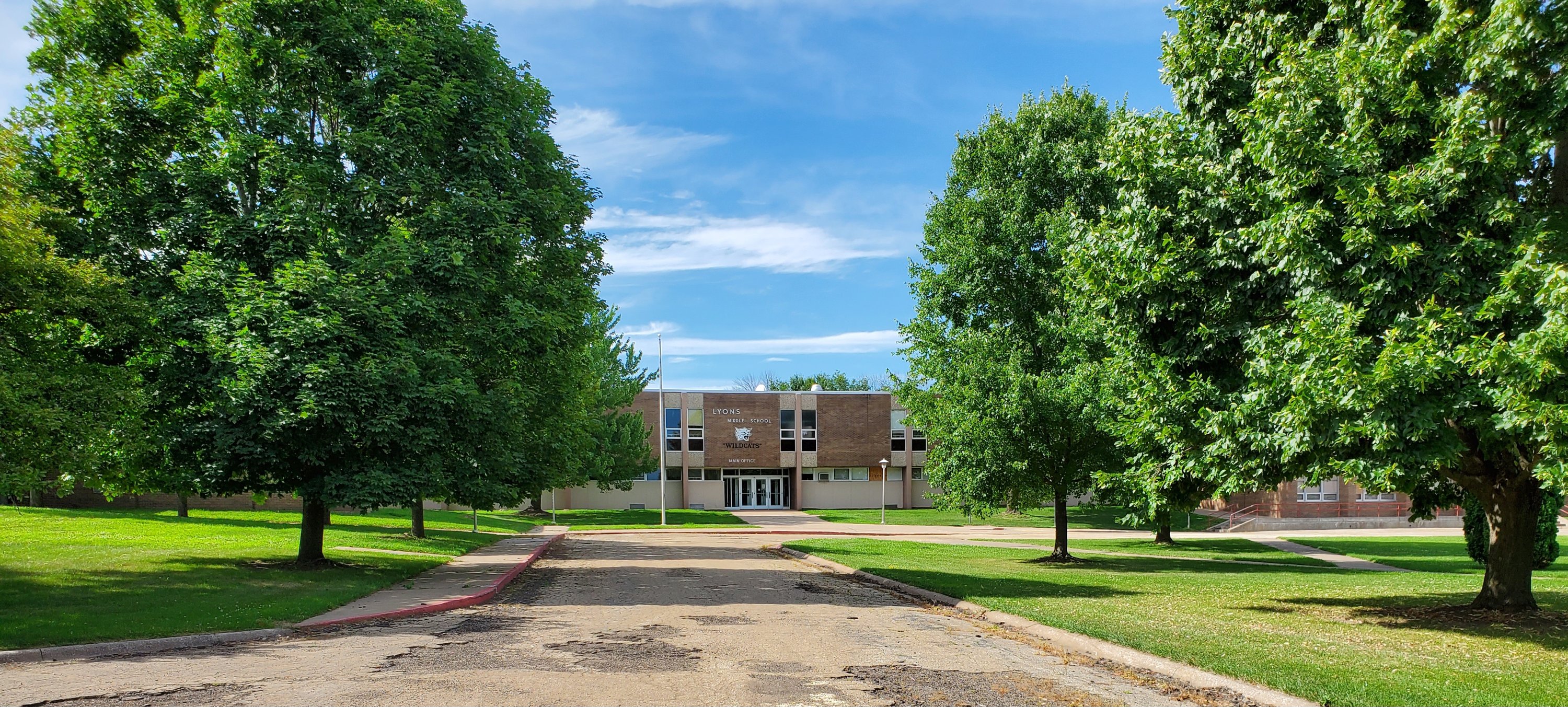 2810 N 4Th St, Clinton, IA 52732