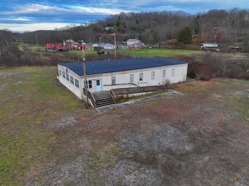264 Coal River Rd, Glen Daniel, WV 25844