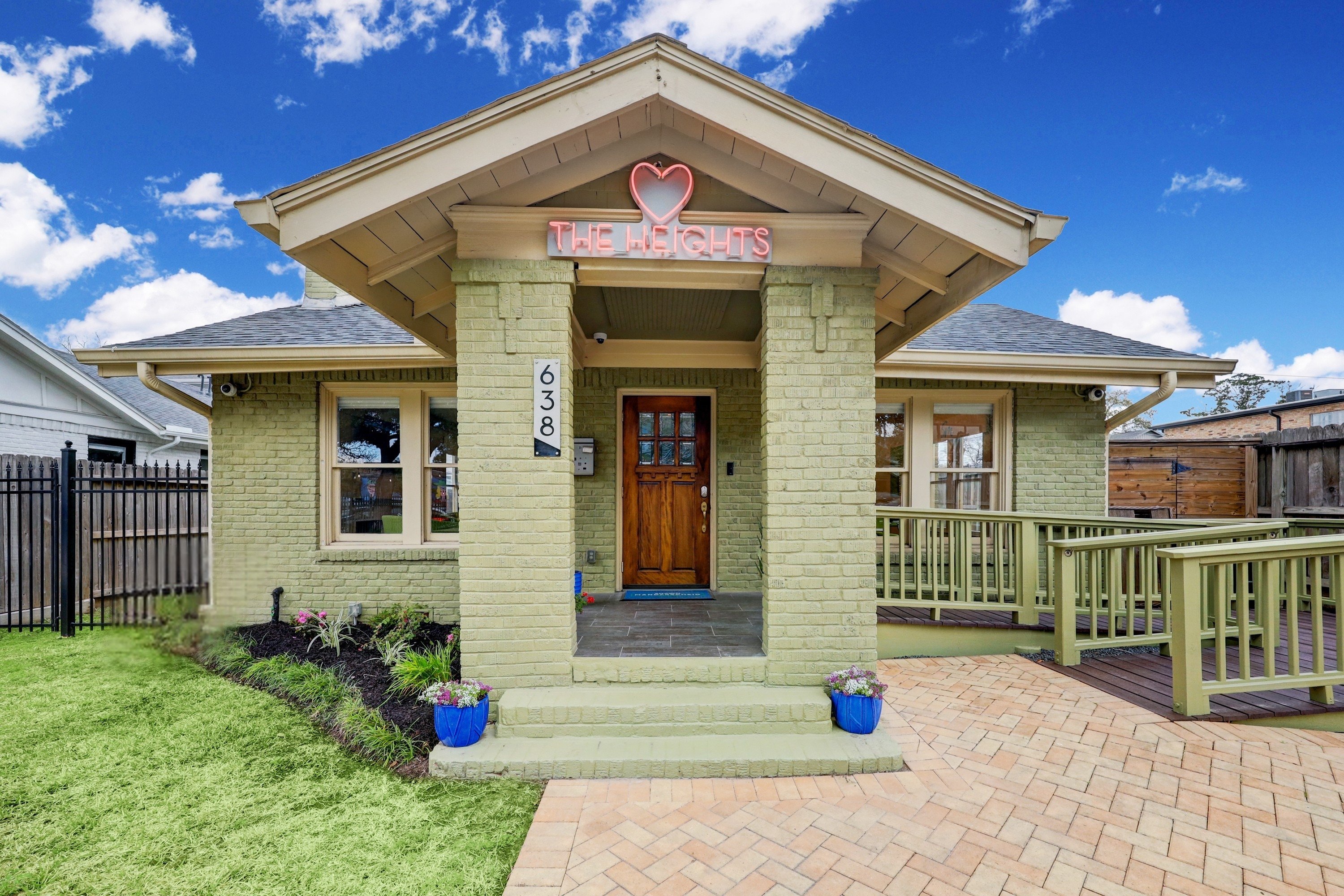 638 Heights Blvd, Houston, TX 77007