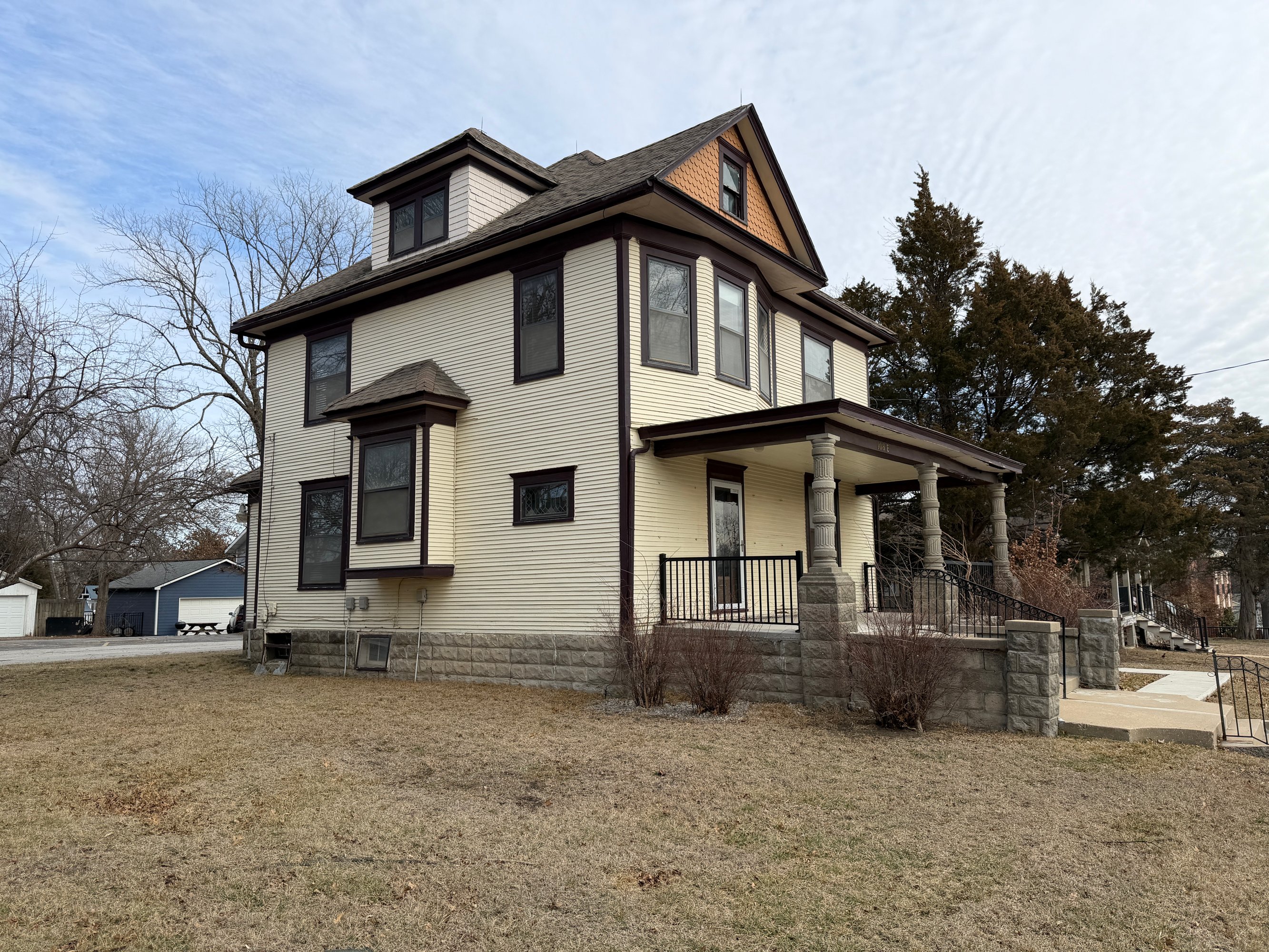 108 E Poplar St, Olathe, KS 66061