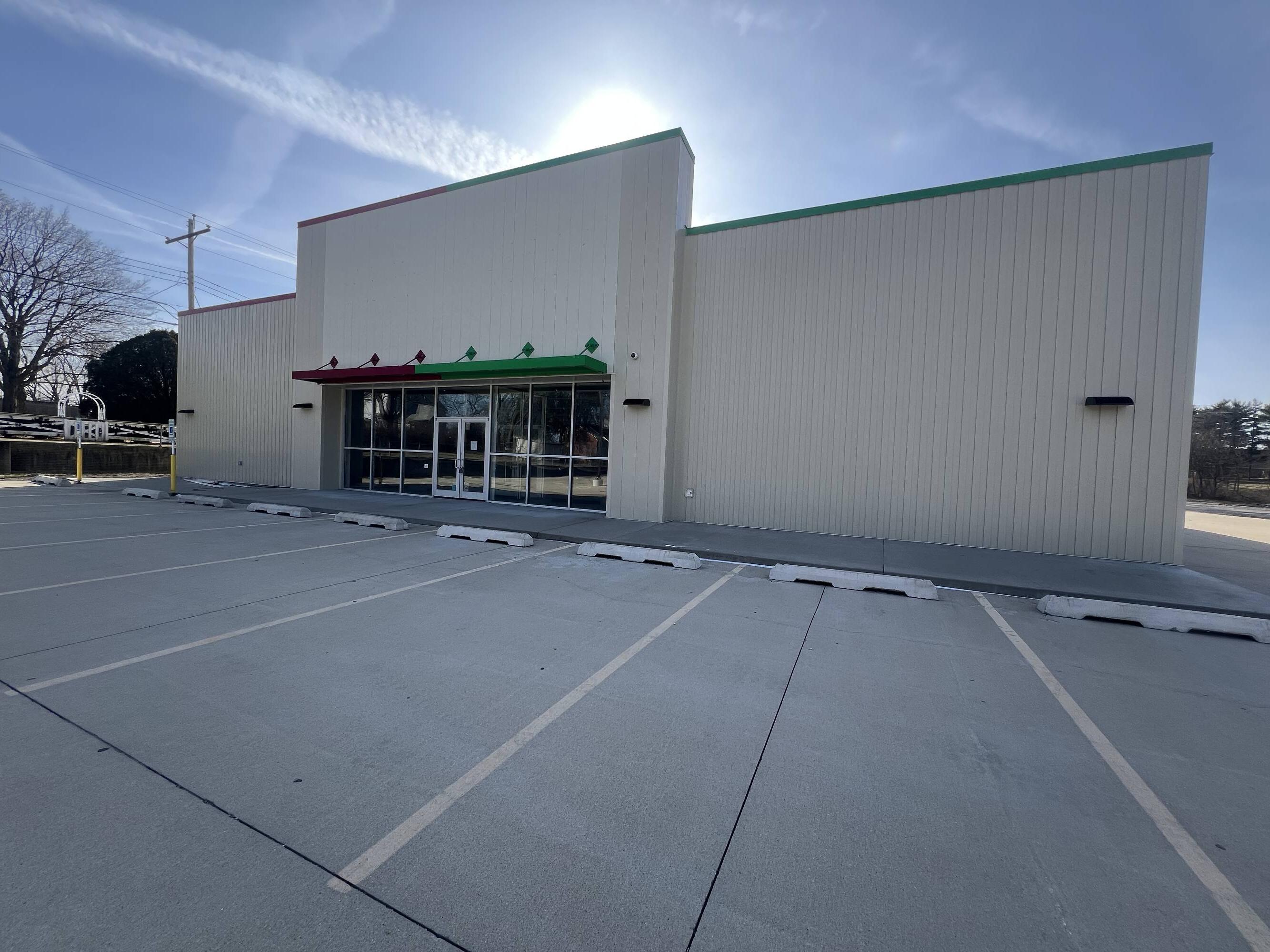 320 S Adams St, Manito, IL 61546