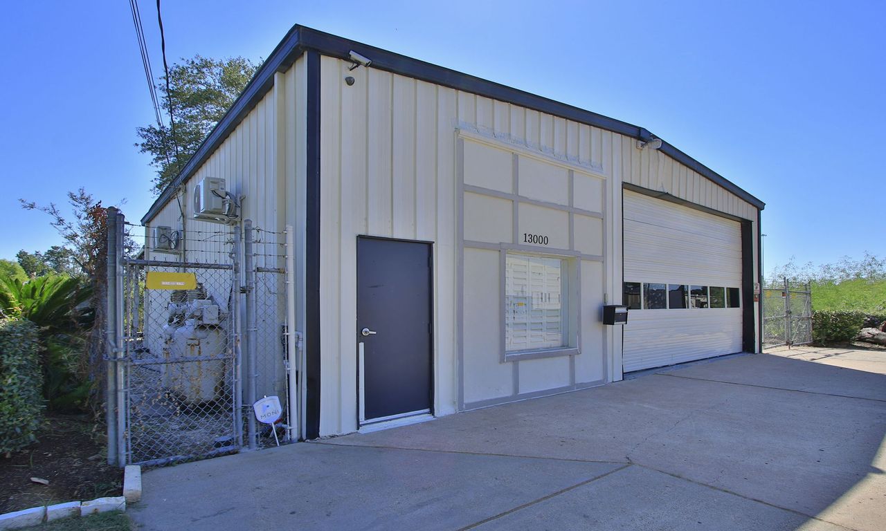 13000 Schroeder Rd, Houston, TX 77070