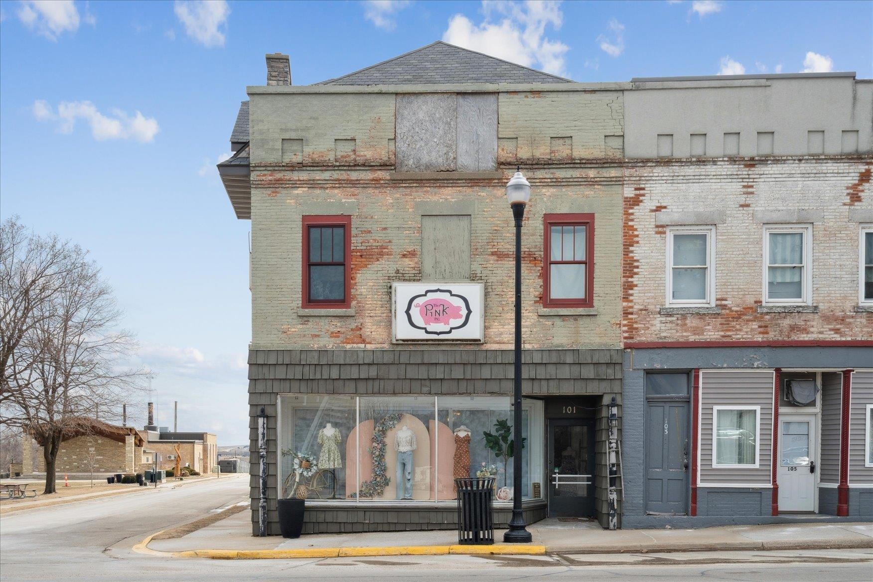 101 W 1St Ave, Cascade, IA 52033