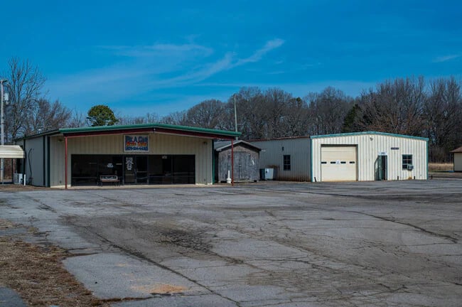 2100 W Main St, Clarksville, AR 72830