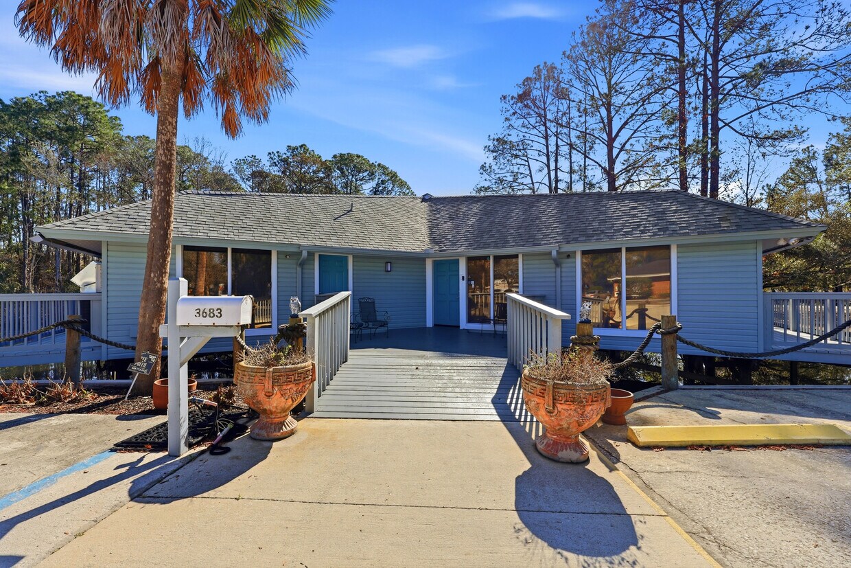 3683 Crown Point Rd, Jacksonville, FL 32257