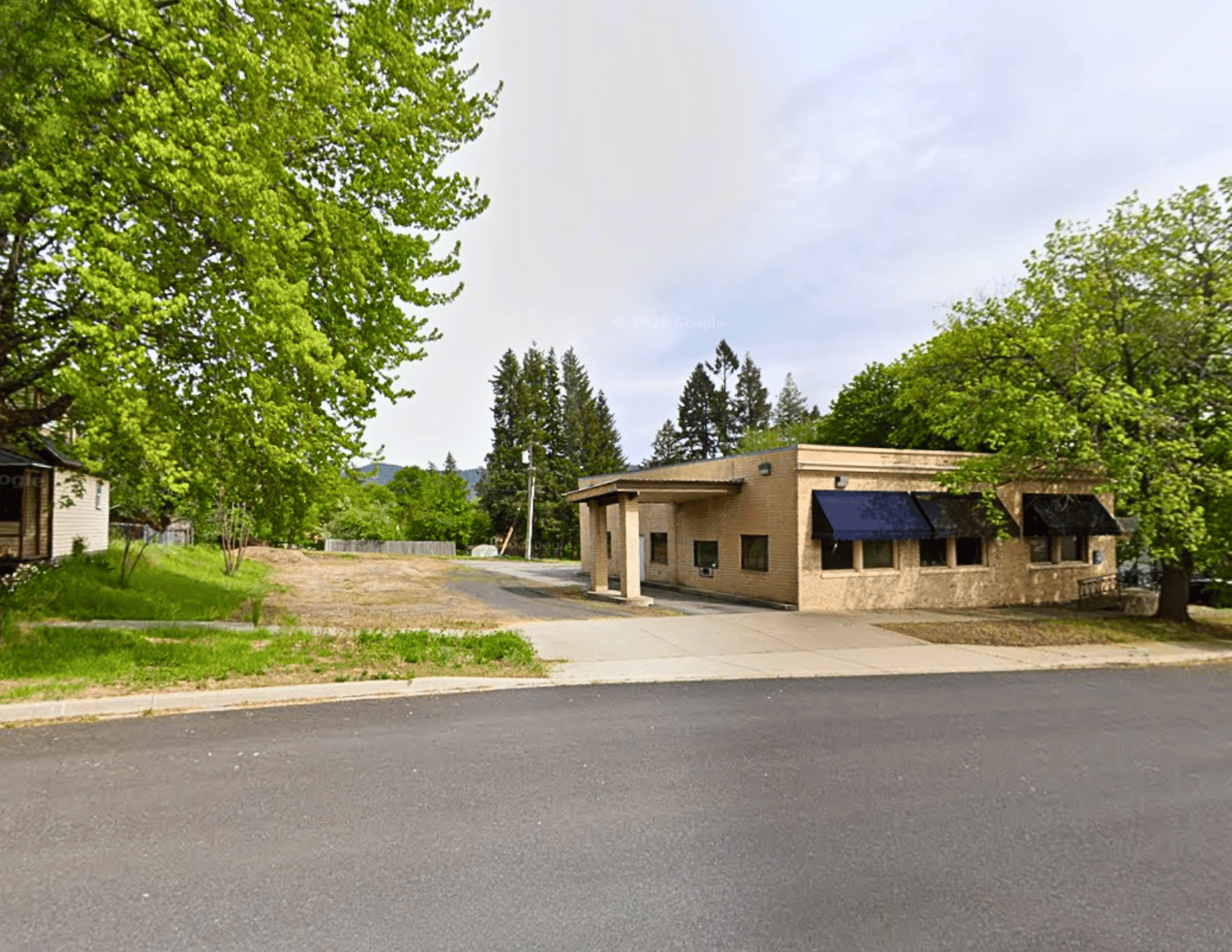 101 E Market St, Latah, WA 99018