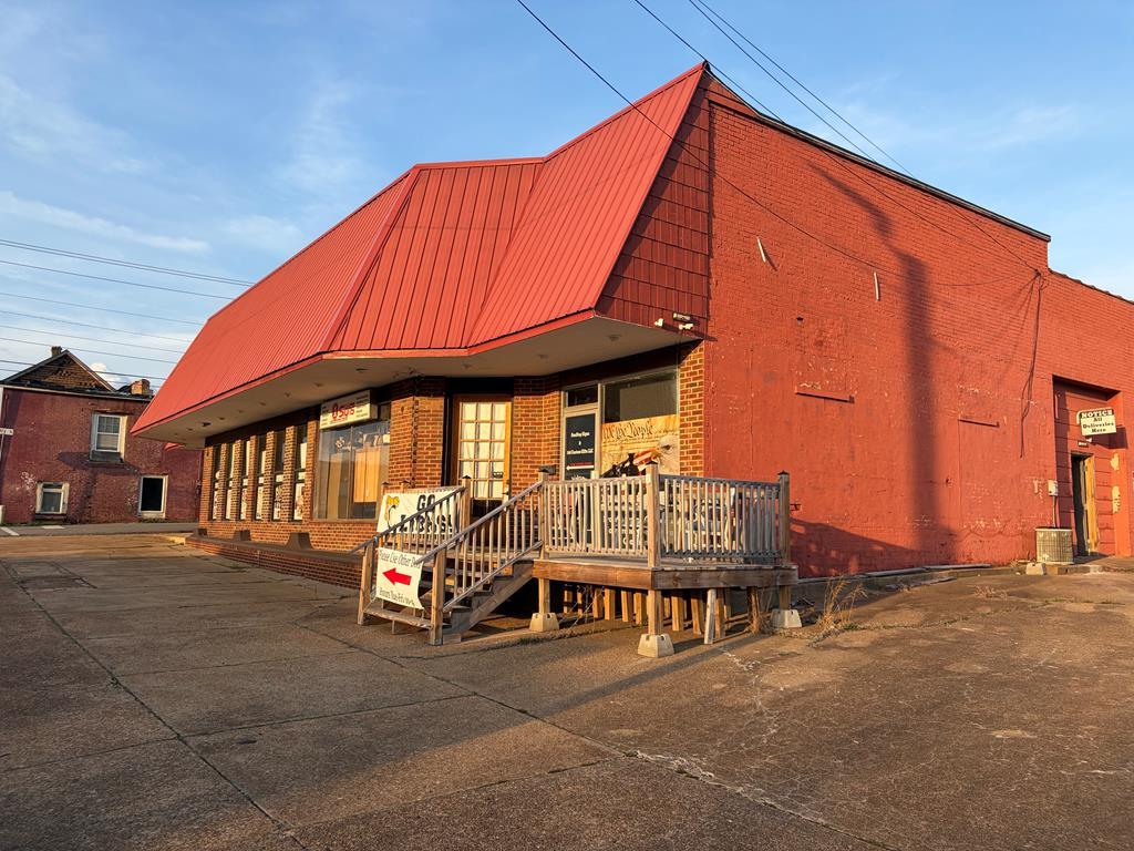 113 S Forrest Ave, Camden, TN 38320