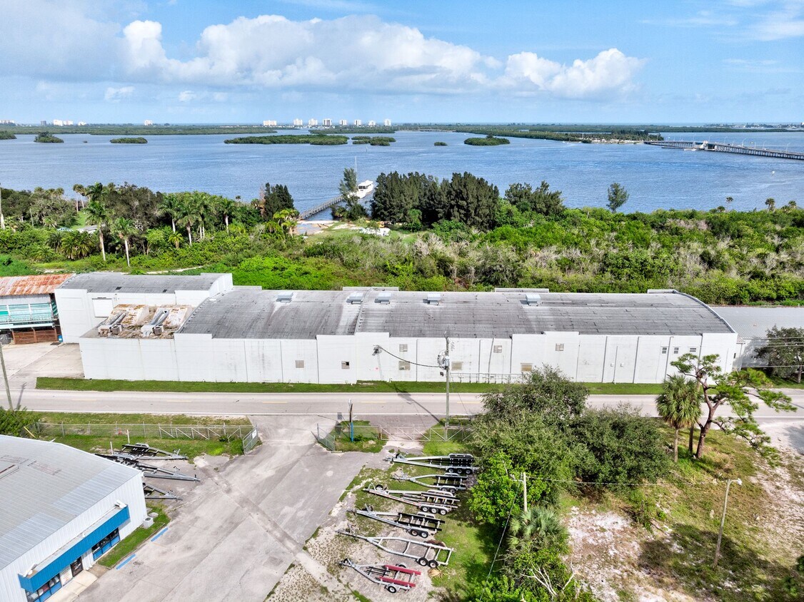 2130 Old Dixie Hwy, Fort Pierce, FL 34946