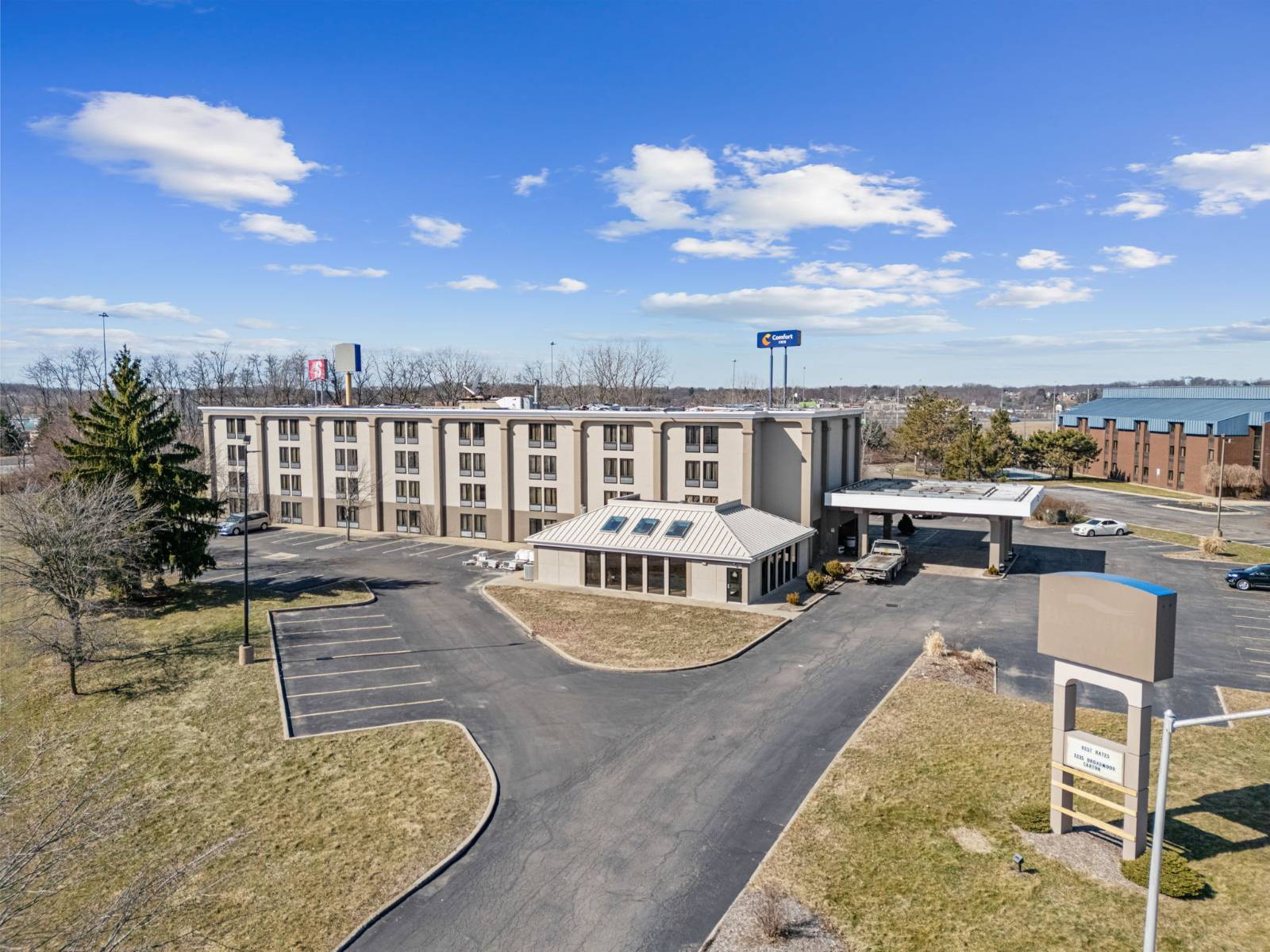 5335 Broadmoor Cir NW, Canton, OH 44709