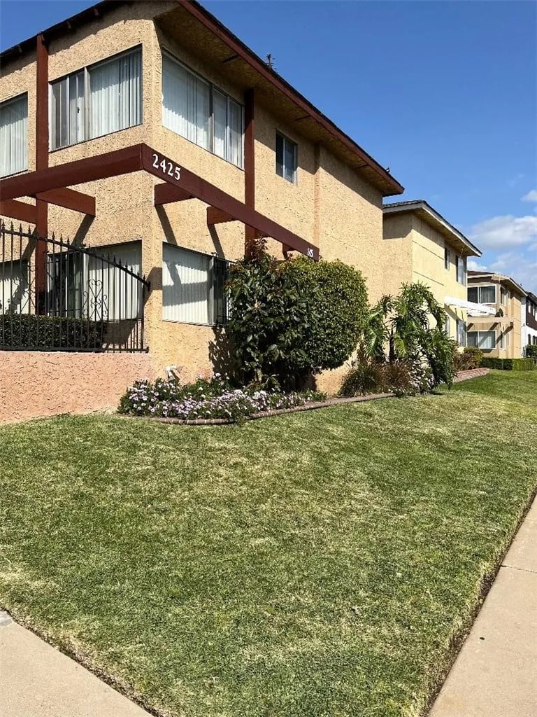 2425 W Imperial Hwy, Inglewood, CA 90303
