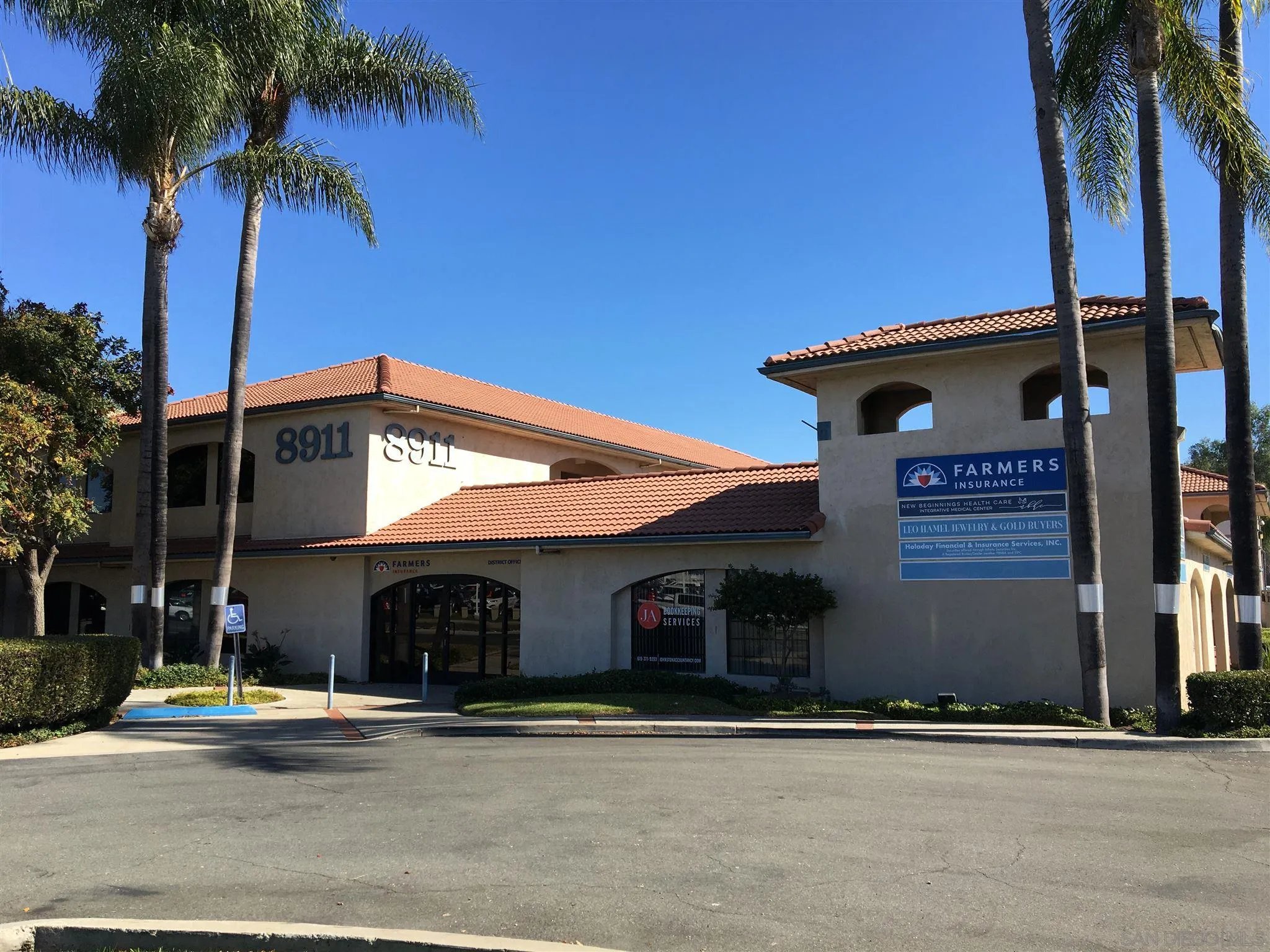 8911 La Mesa Blvd, La Mesa, CA 91942