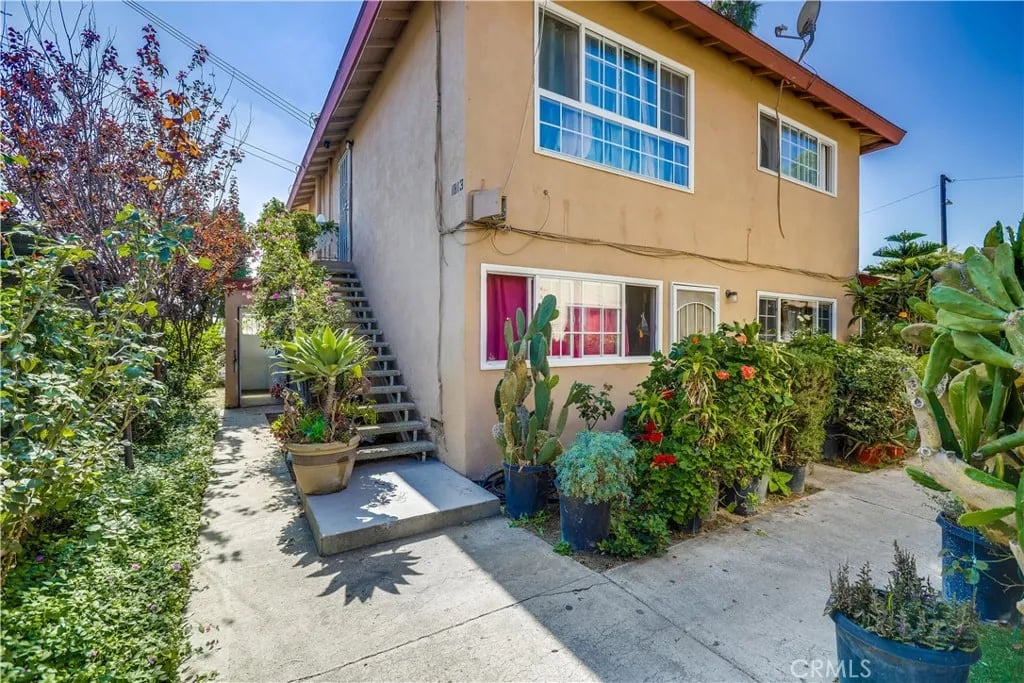 1813 Cedar St, Santa Ana, CA 92707