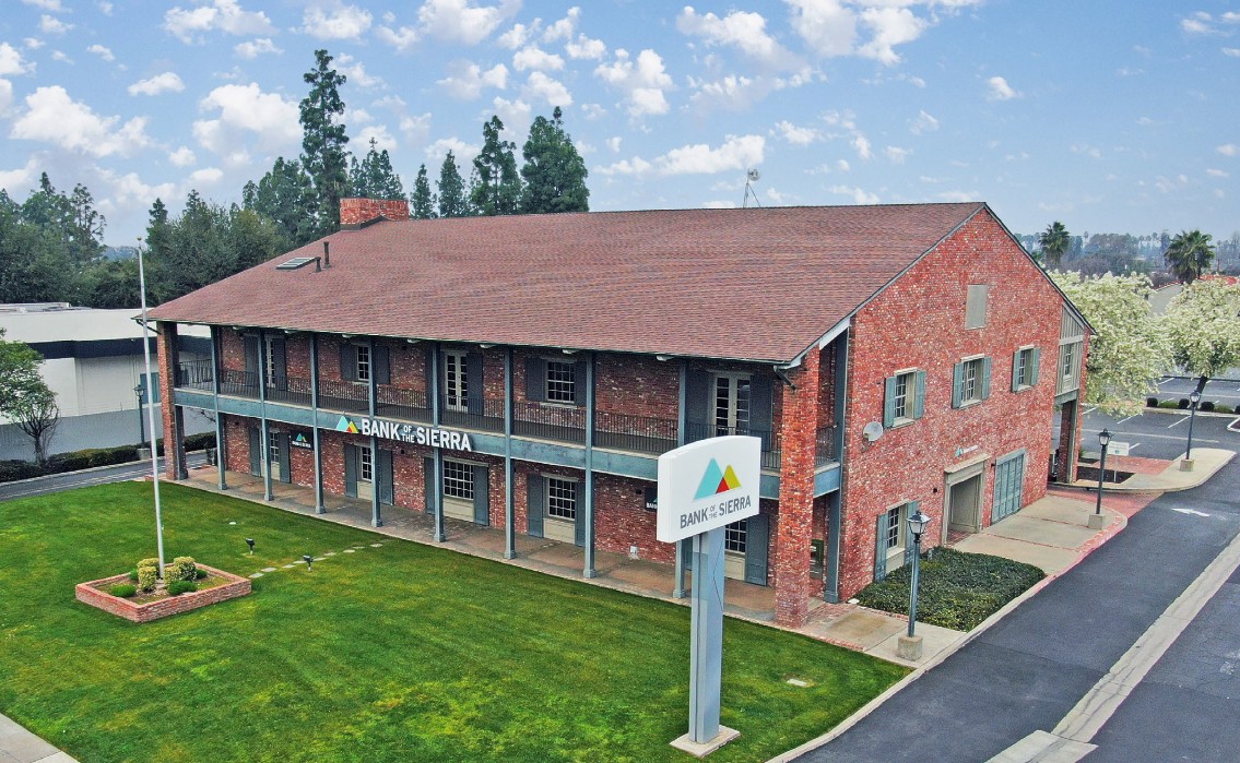 636 E Shaw Ave, Fresno, CA 93710