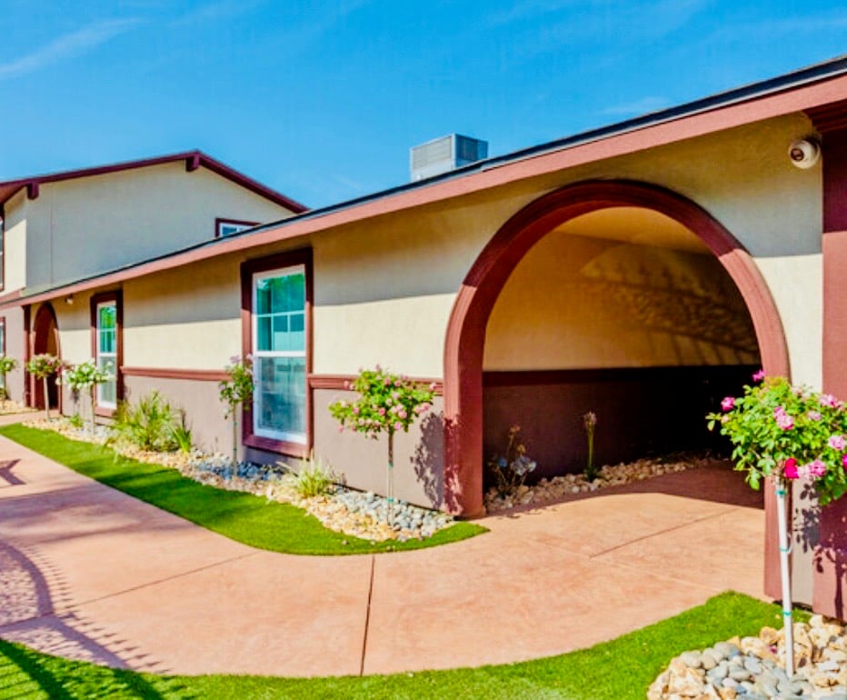 1223 N Sylmar Ave, Fresno, CA 93727