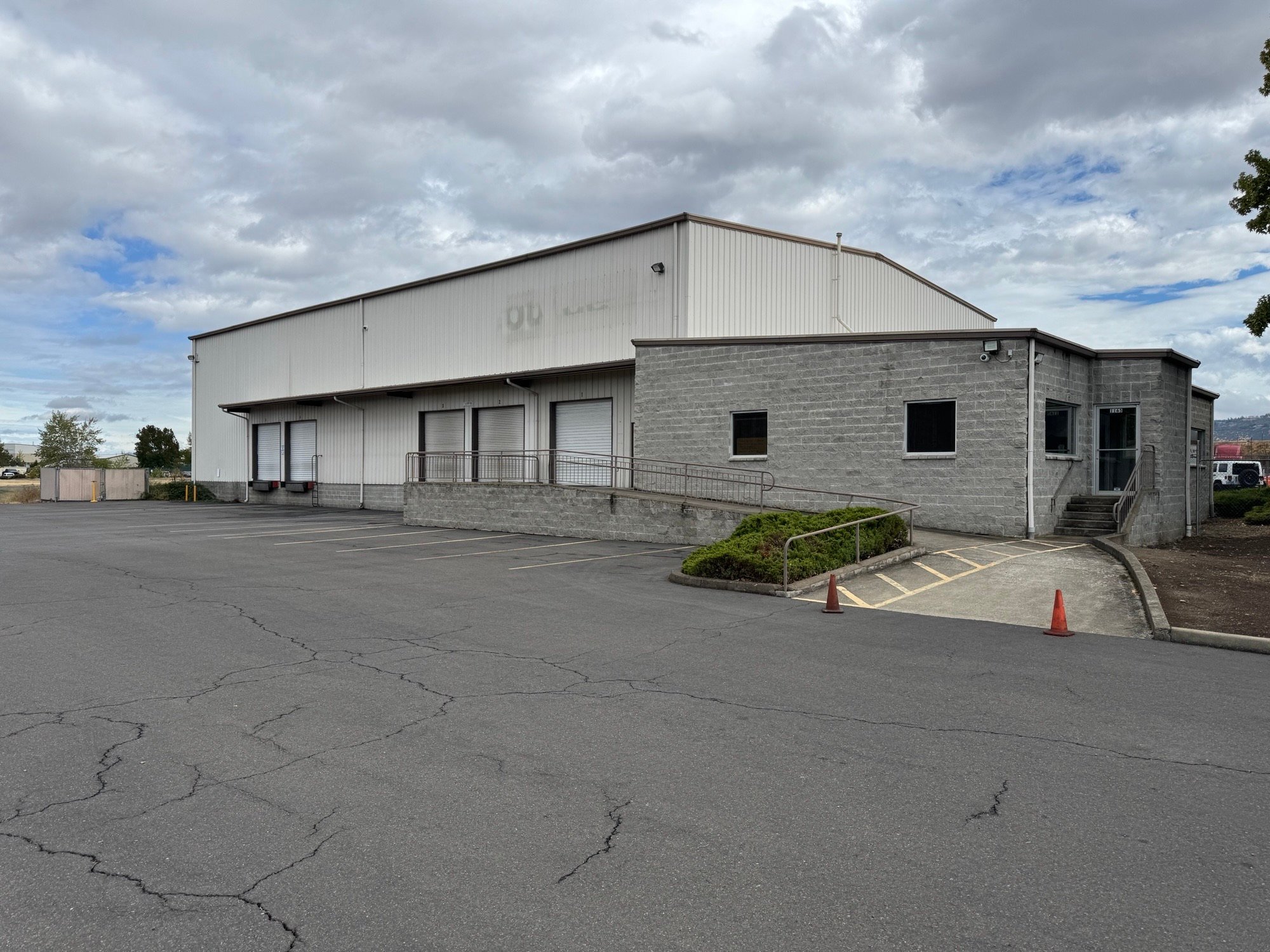 1165 Fisher Ave, Medford, OR 97504