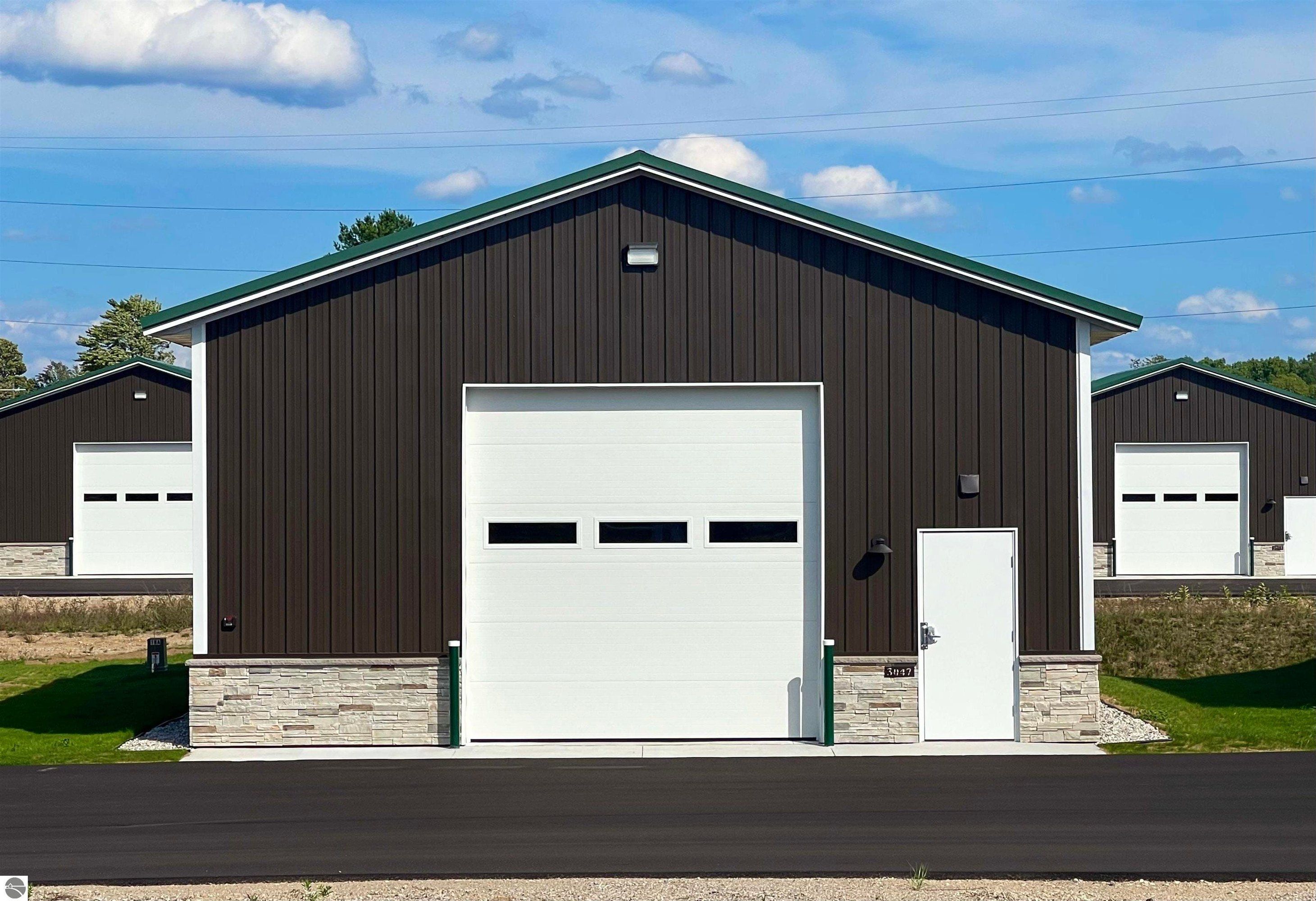 3042 Luxury Barn Ln, Traverse City, MI 49685