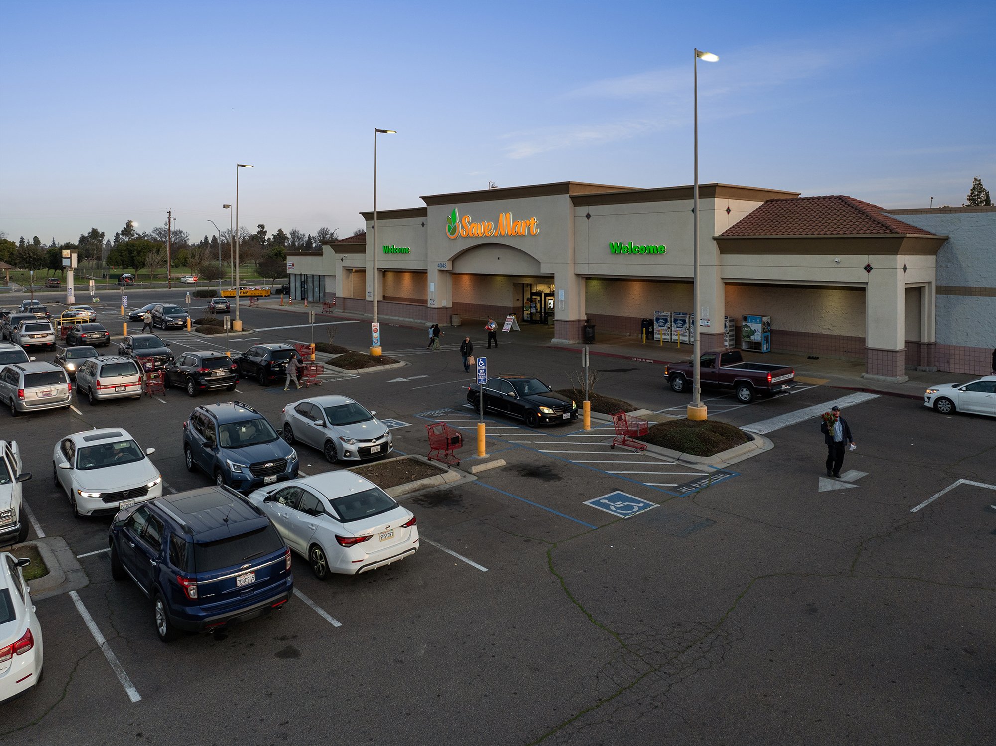 4043 W Clinton Ave, Fresno, CA 93722