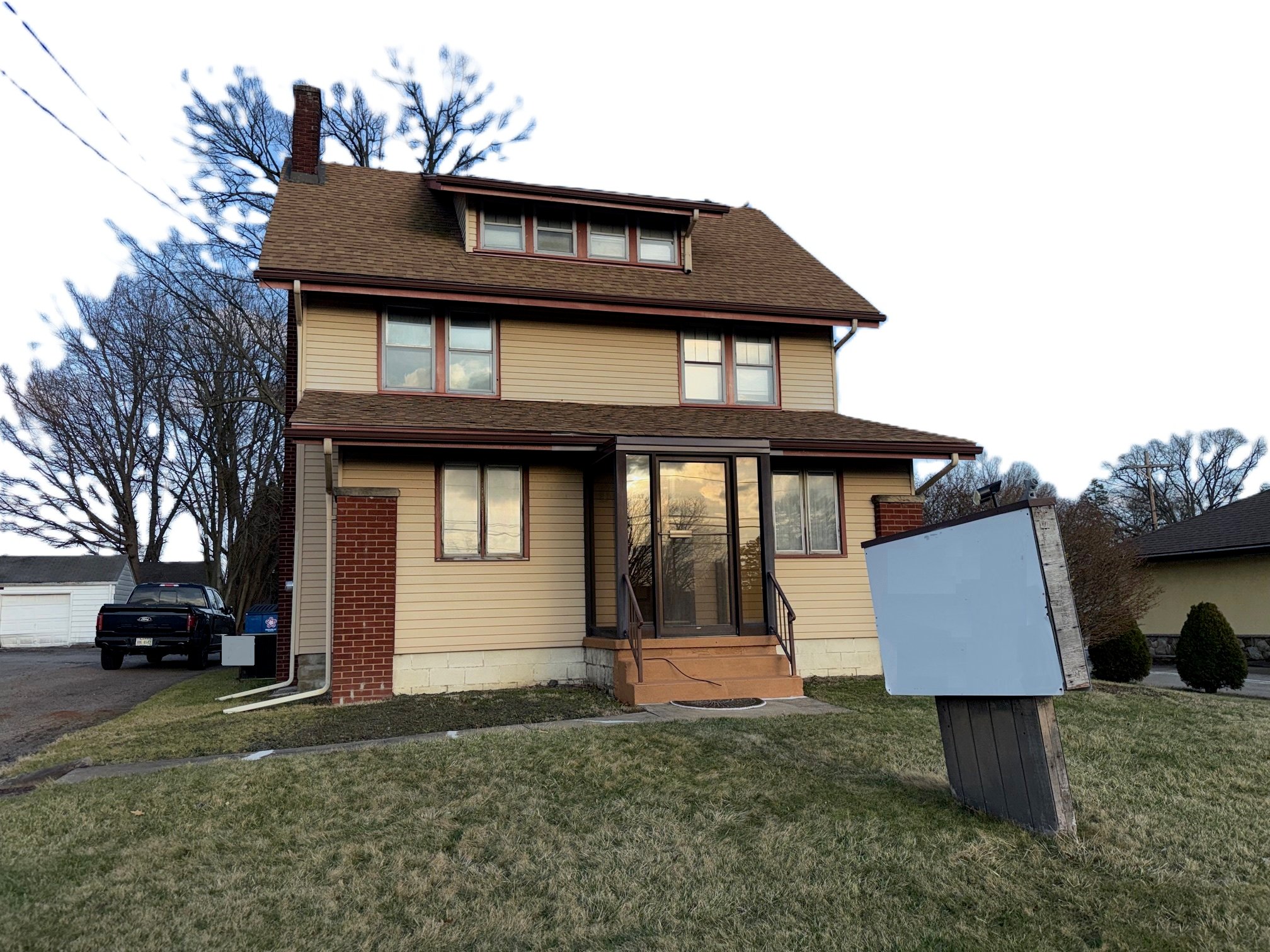 4717 Market St, Youngstown, OH 44512
