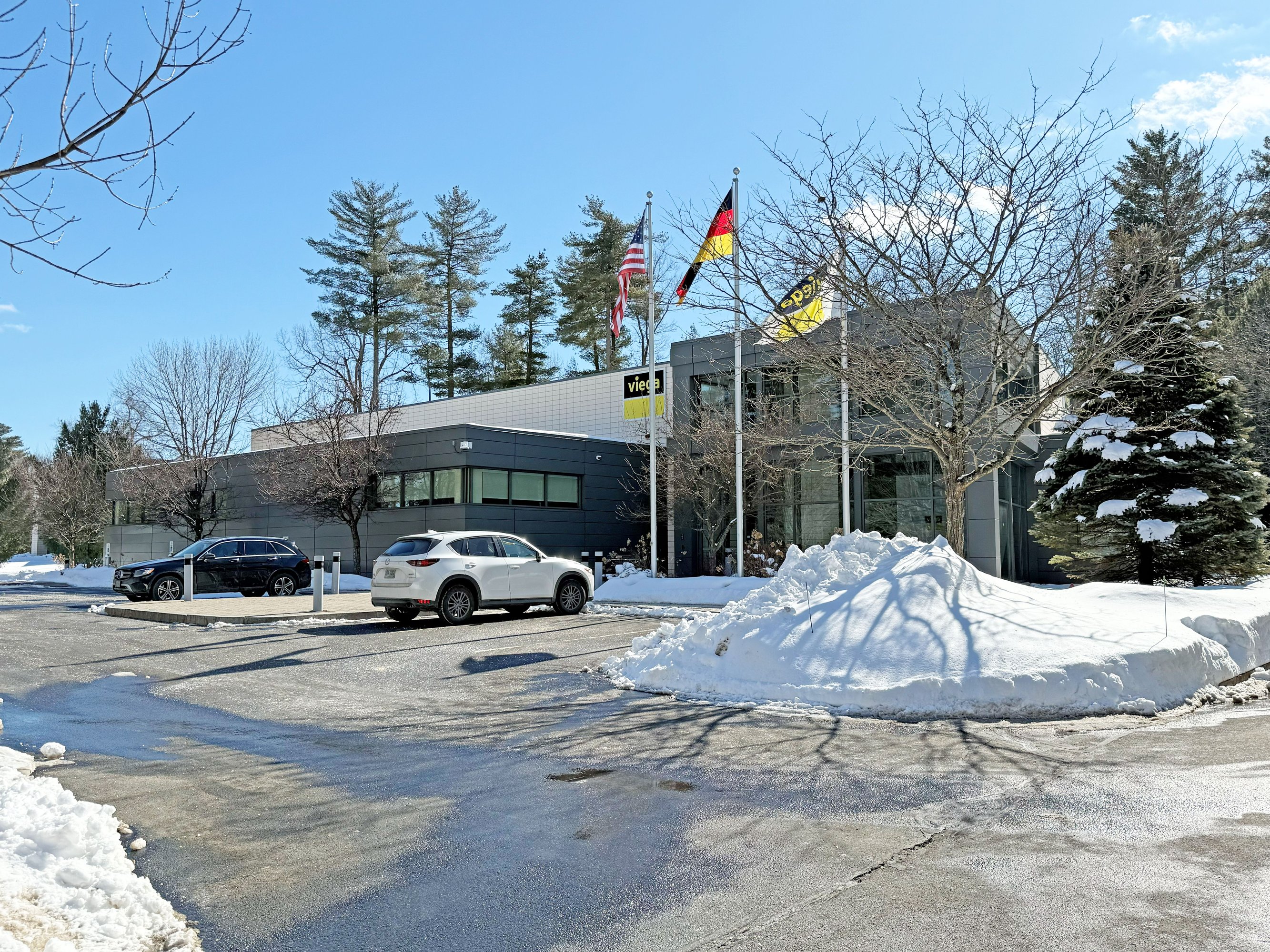 1800 Southwood Dr, Nashua, NH 03063