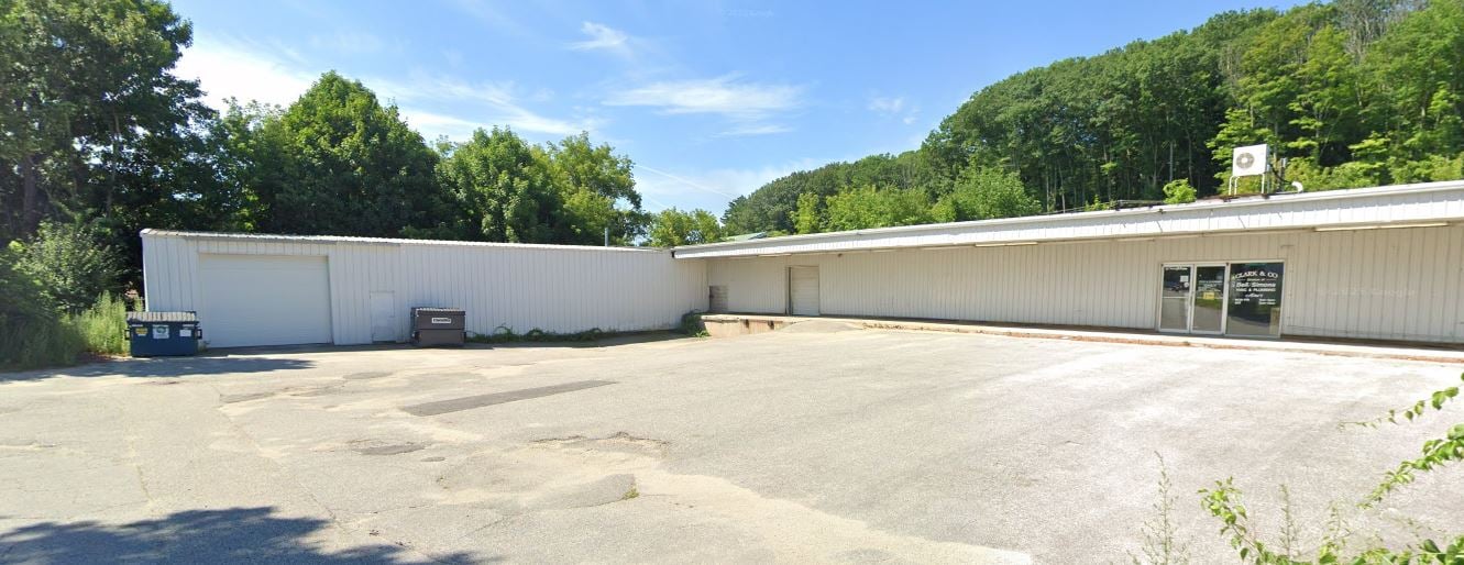 62 Academy St, Auburn, ME 04210