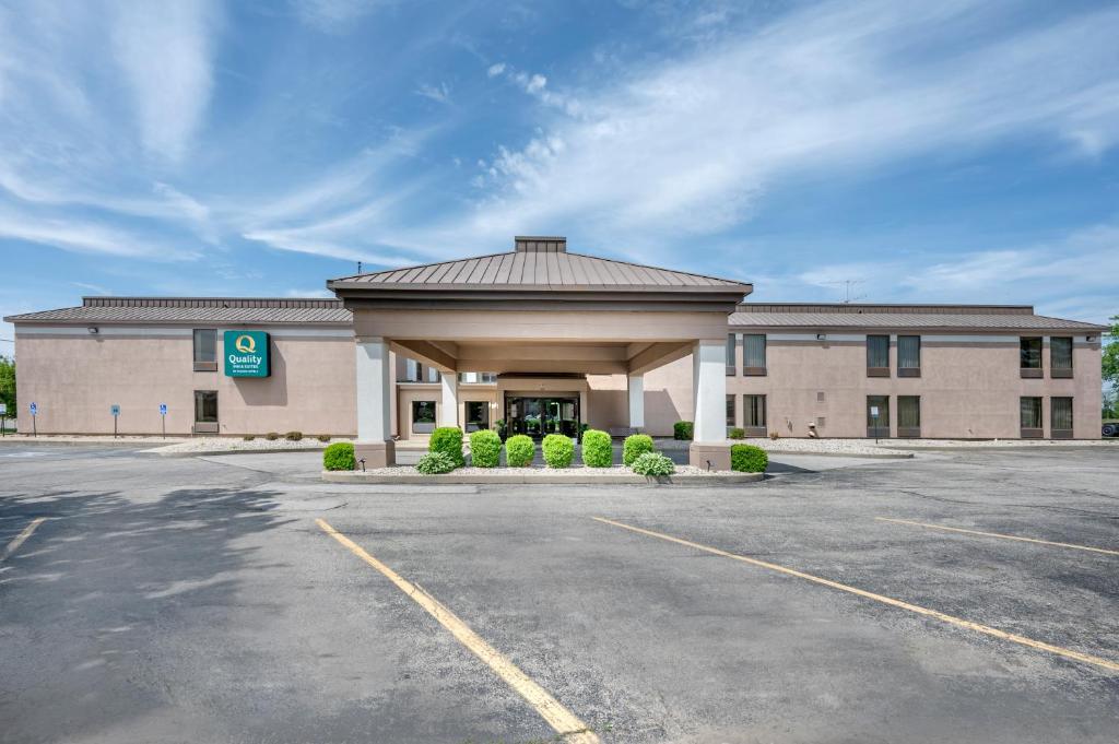 320 Conrad Harcourt Way, Rushville, IN 46173