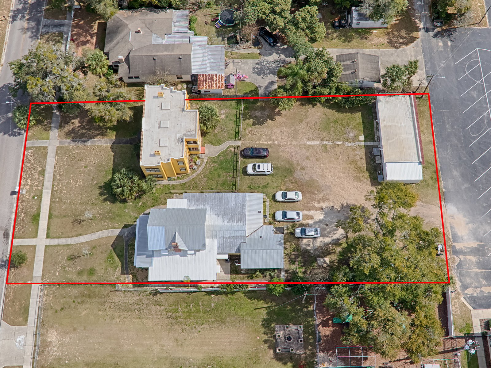422 E Citrus Ave, Eustis, FL 32726