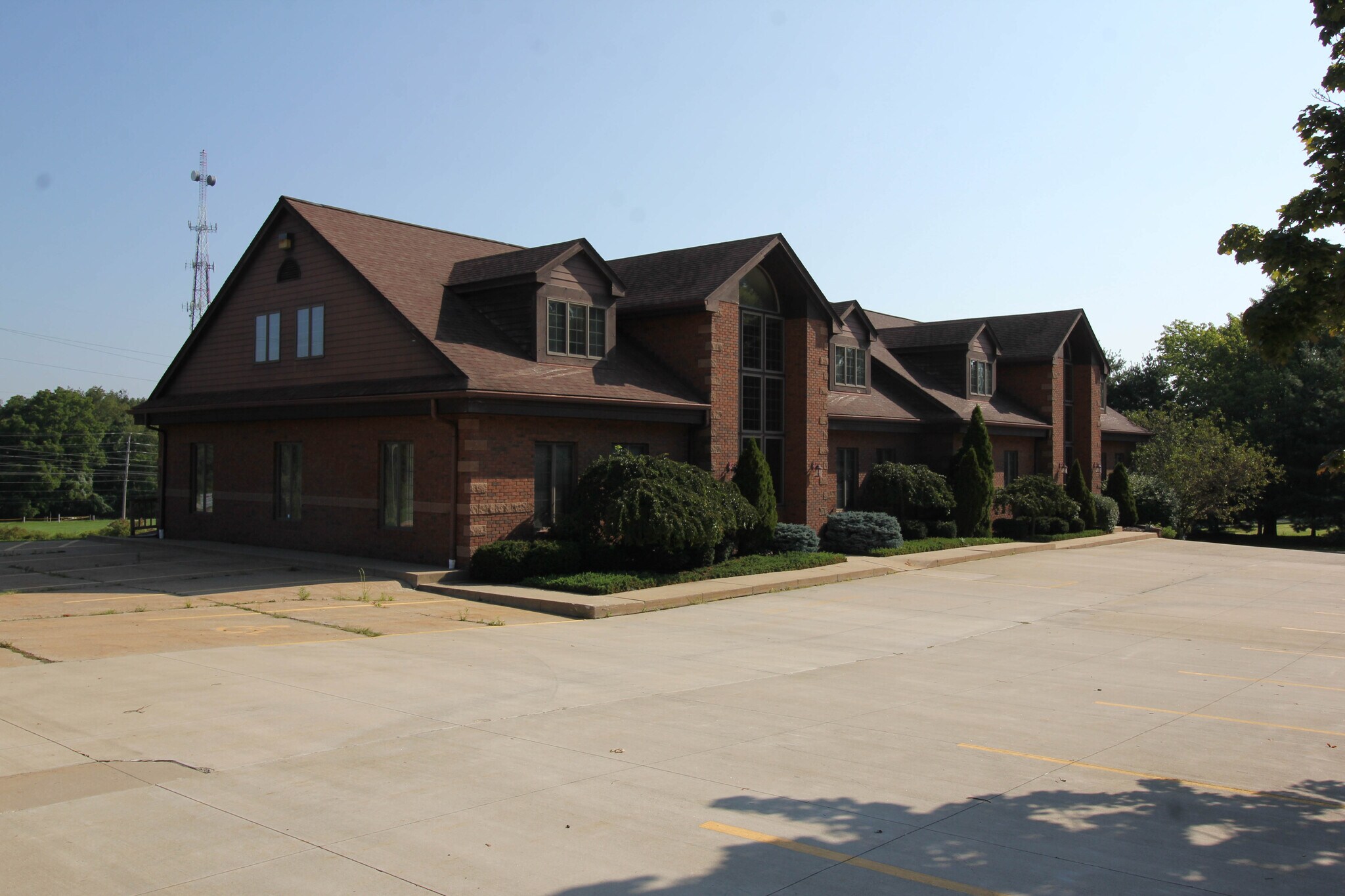 291 N Cleveland Massillon Rd, Akron, OH 44333