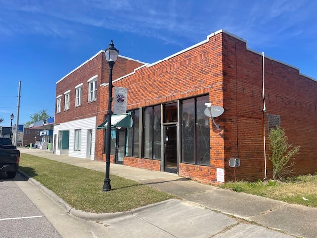 105 E Broad St, Elizabethtown, NC 28337