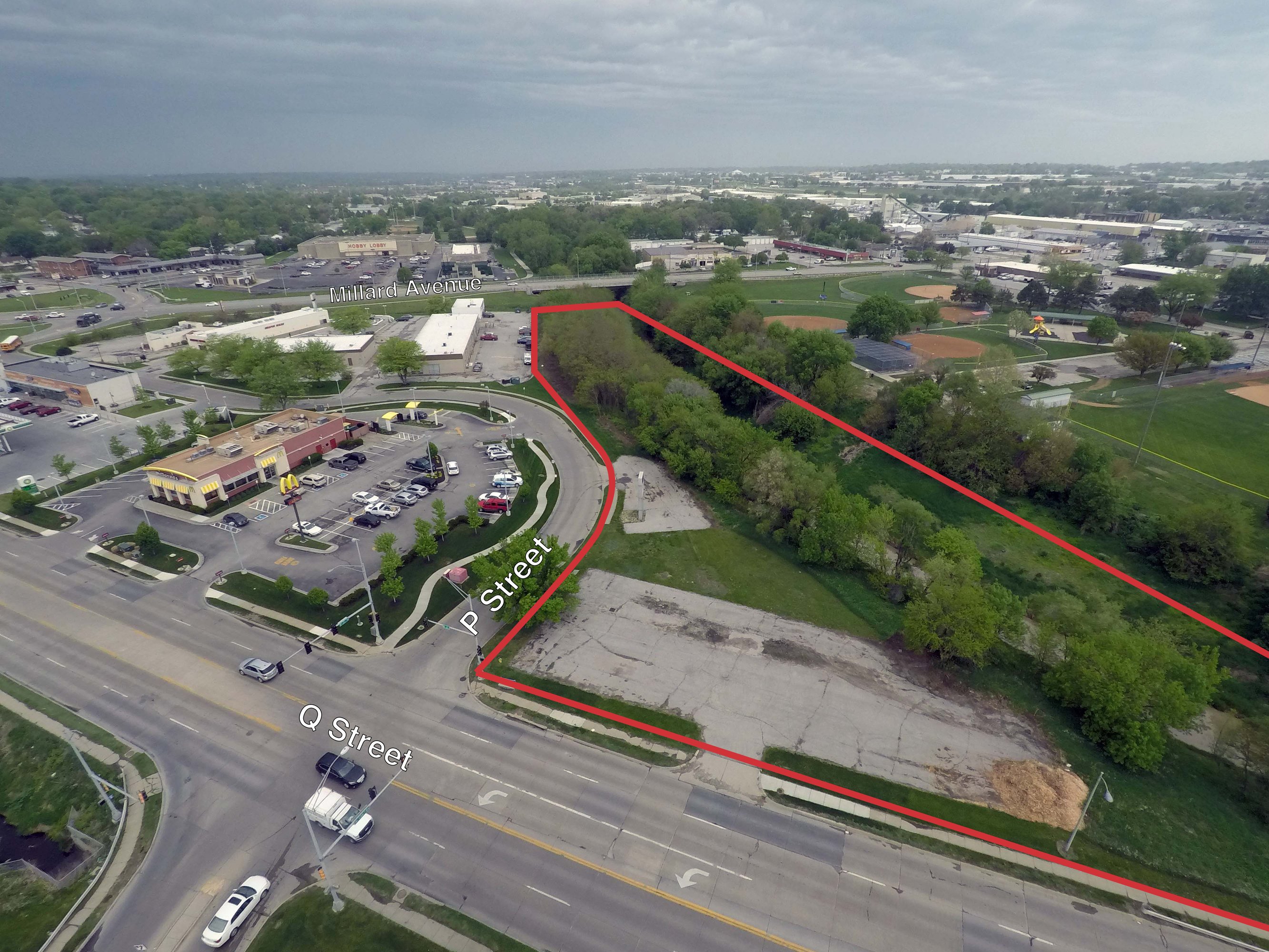 13638 Q St, Omaha, NE 68137