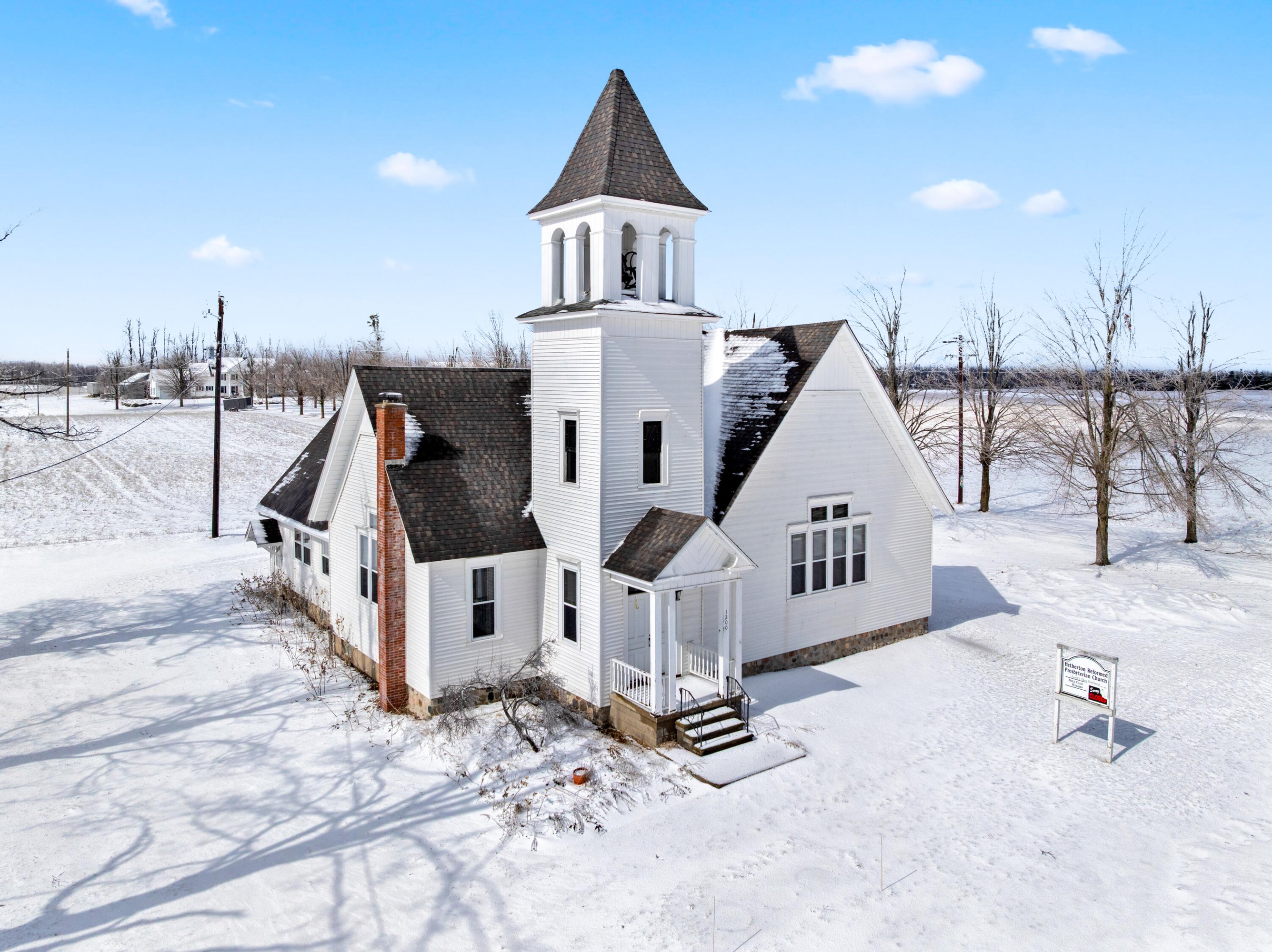 1200 Meridian Line Rd, Johannesburg, MI 49751