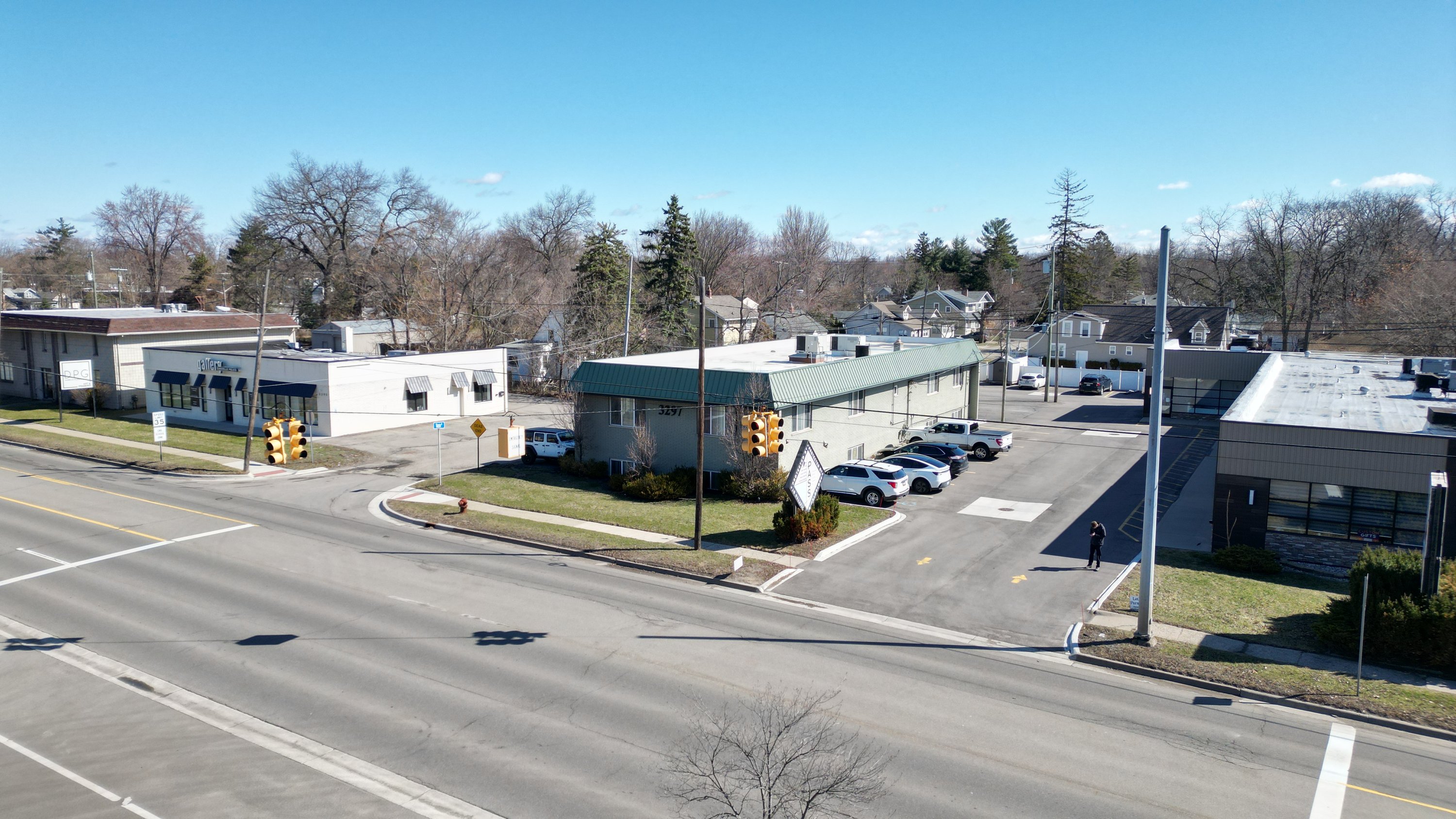3297 Orchard Lake Rd, Keego Harbor, MI 48320