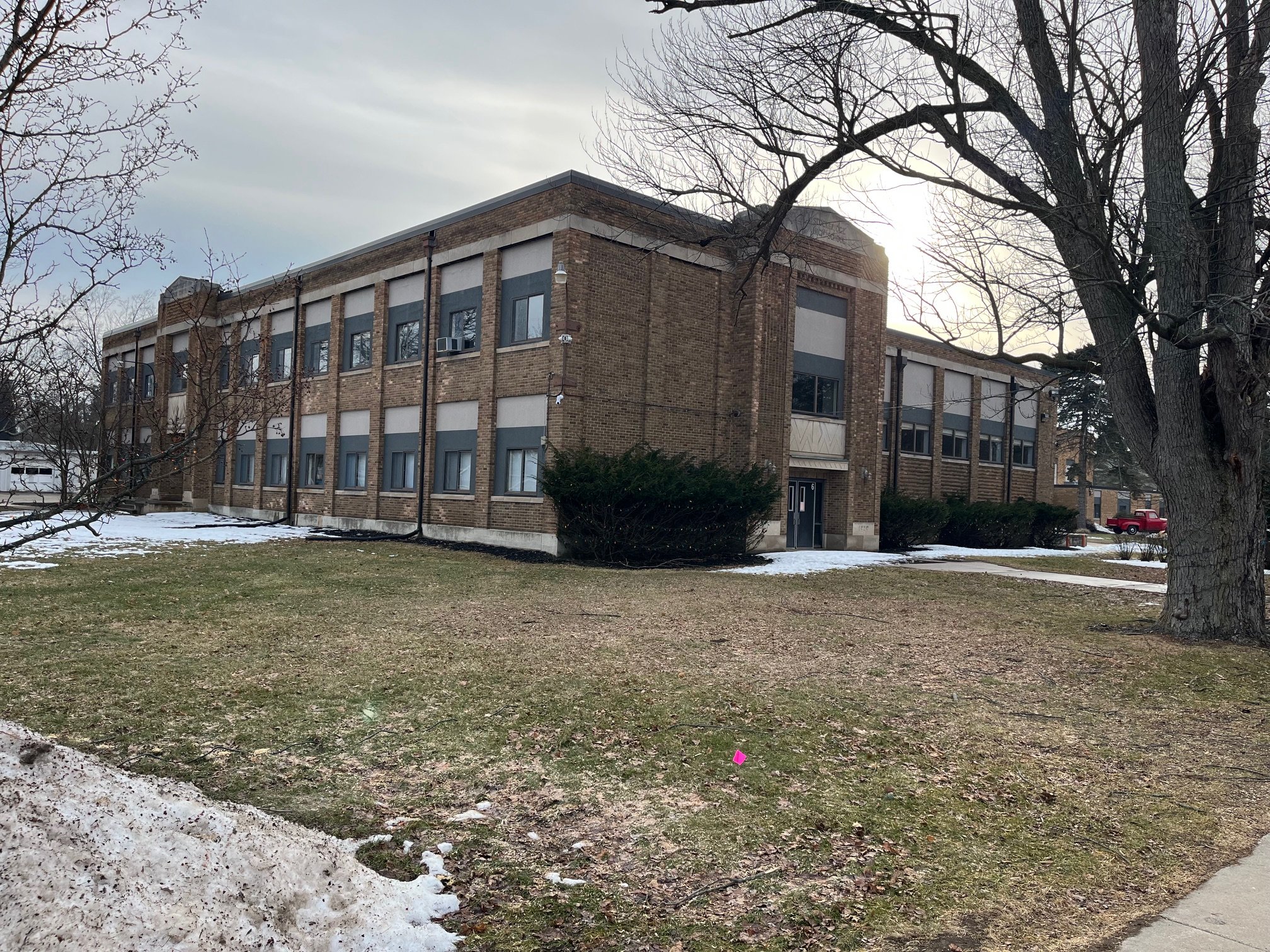 305 W Elizabeth St, Stockbridge, MI 49285