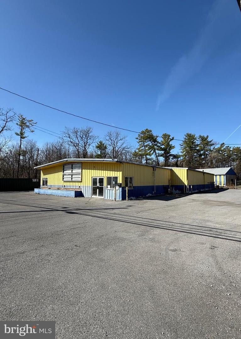 1886 Winchester Ave, Martinsburg, WV 25405