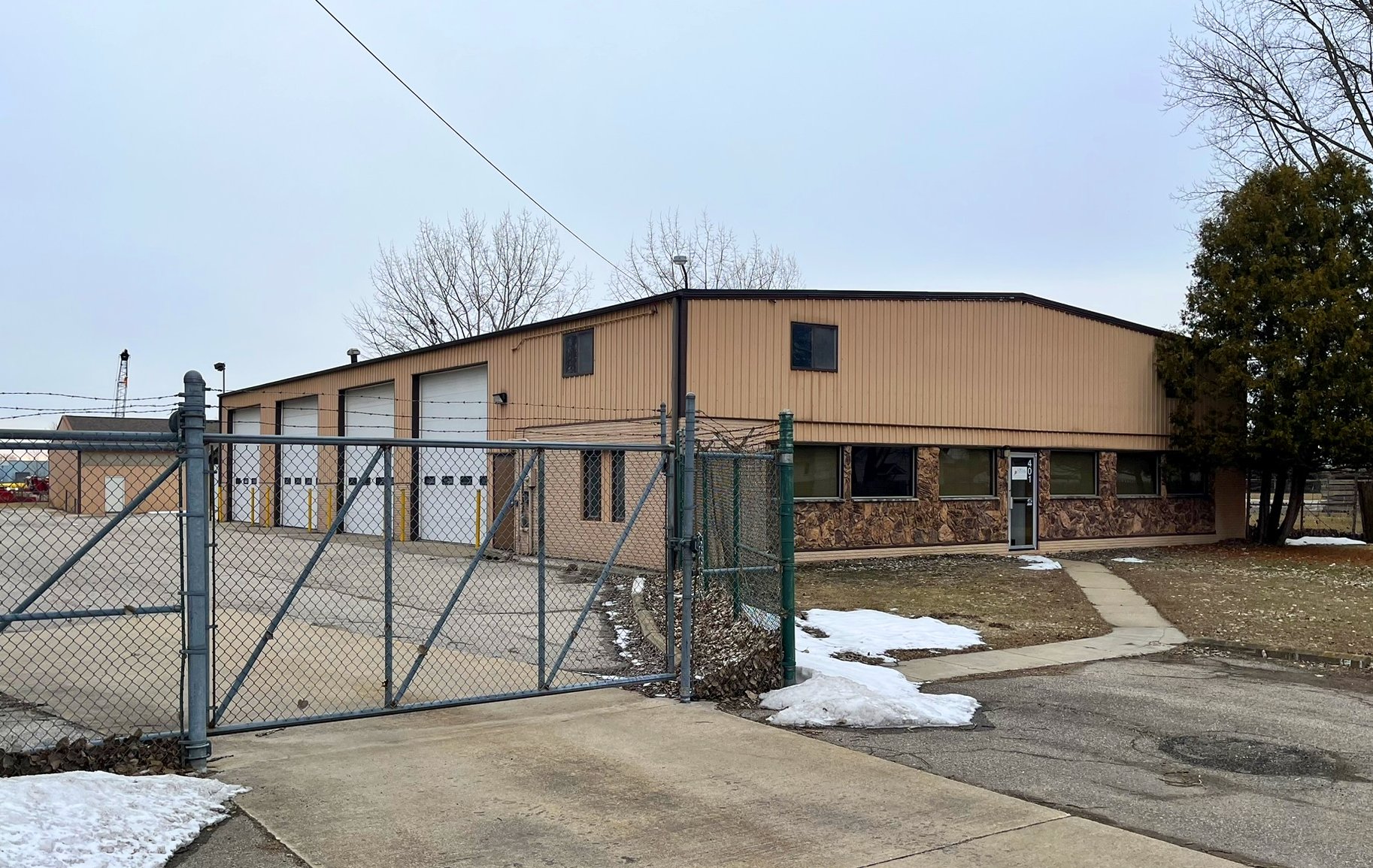 401 Kent Ct, Midland, MI 48642