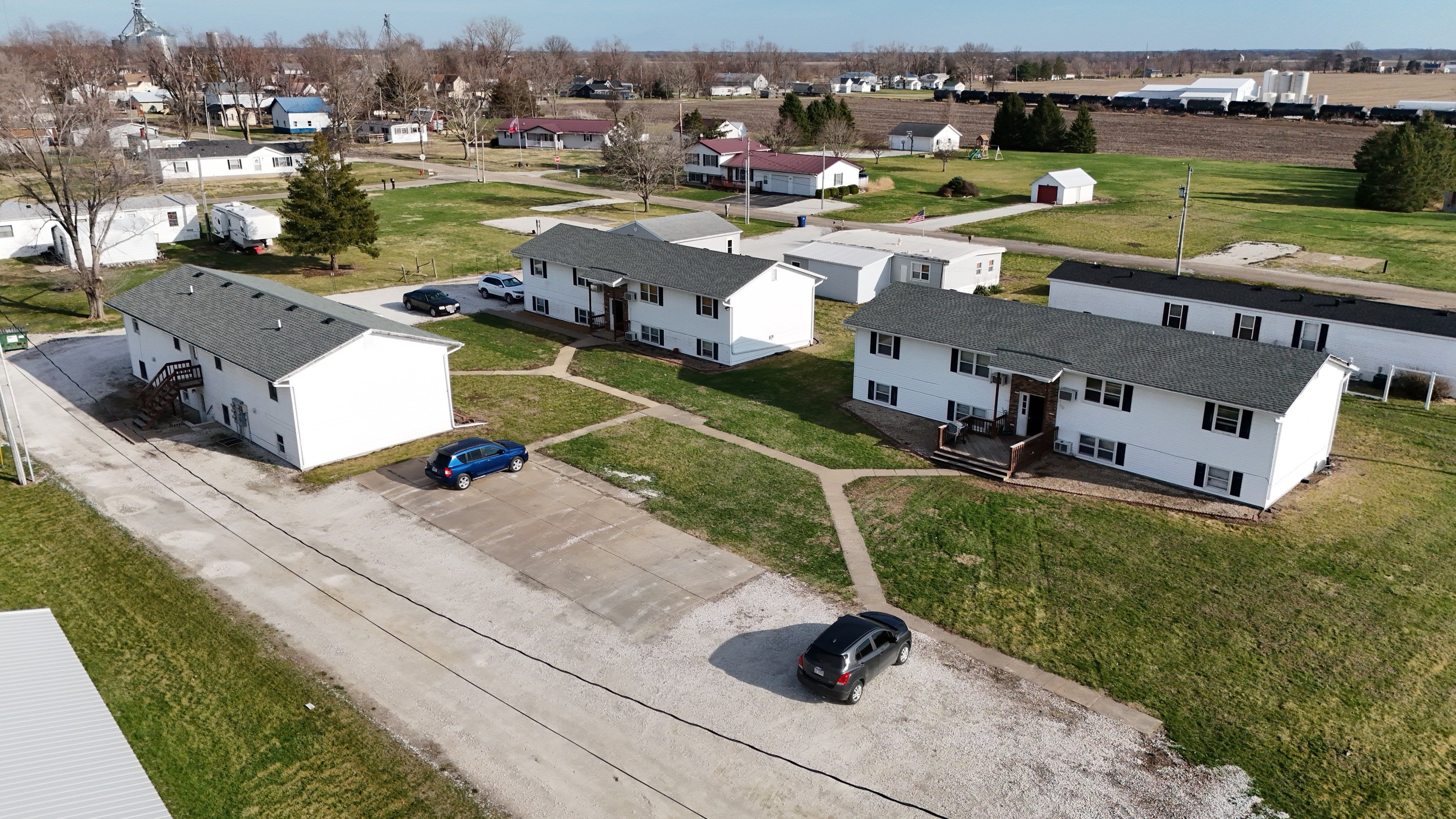 219 S F St, La Harpe, IL 61450