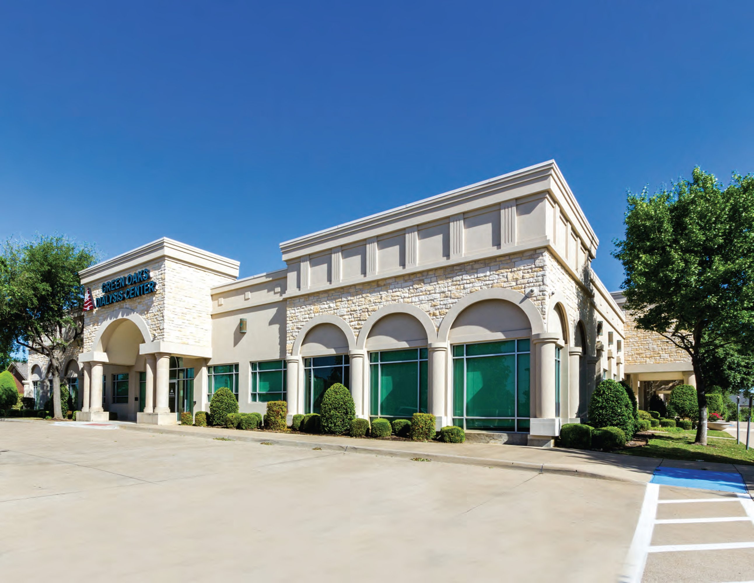 1950 NE Green Oaks Blvd, Arlington, TX 76006
