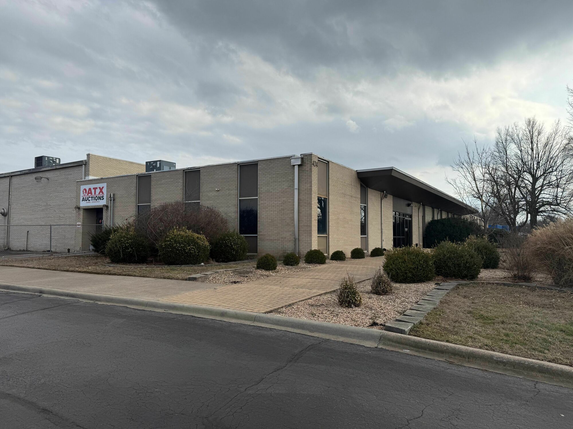 424 N Cedarbrook Ave, Springfield, MO 65802