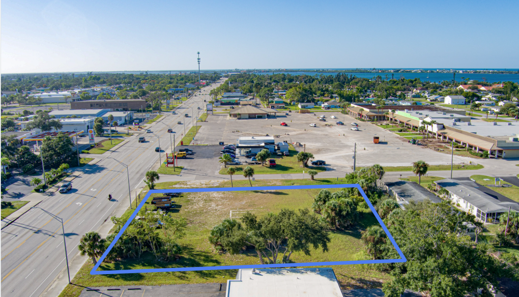 158 S Indiana Ave, Englewood, FL 34223