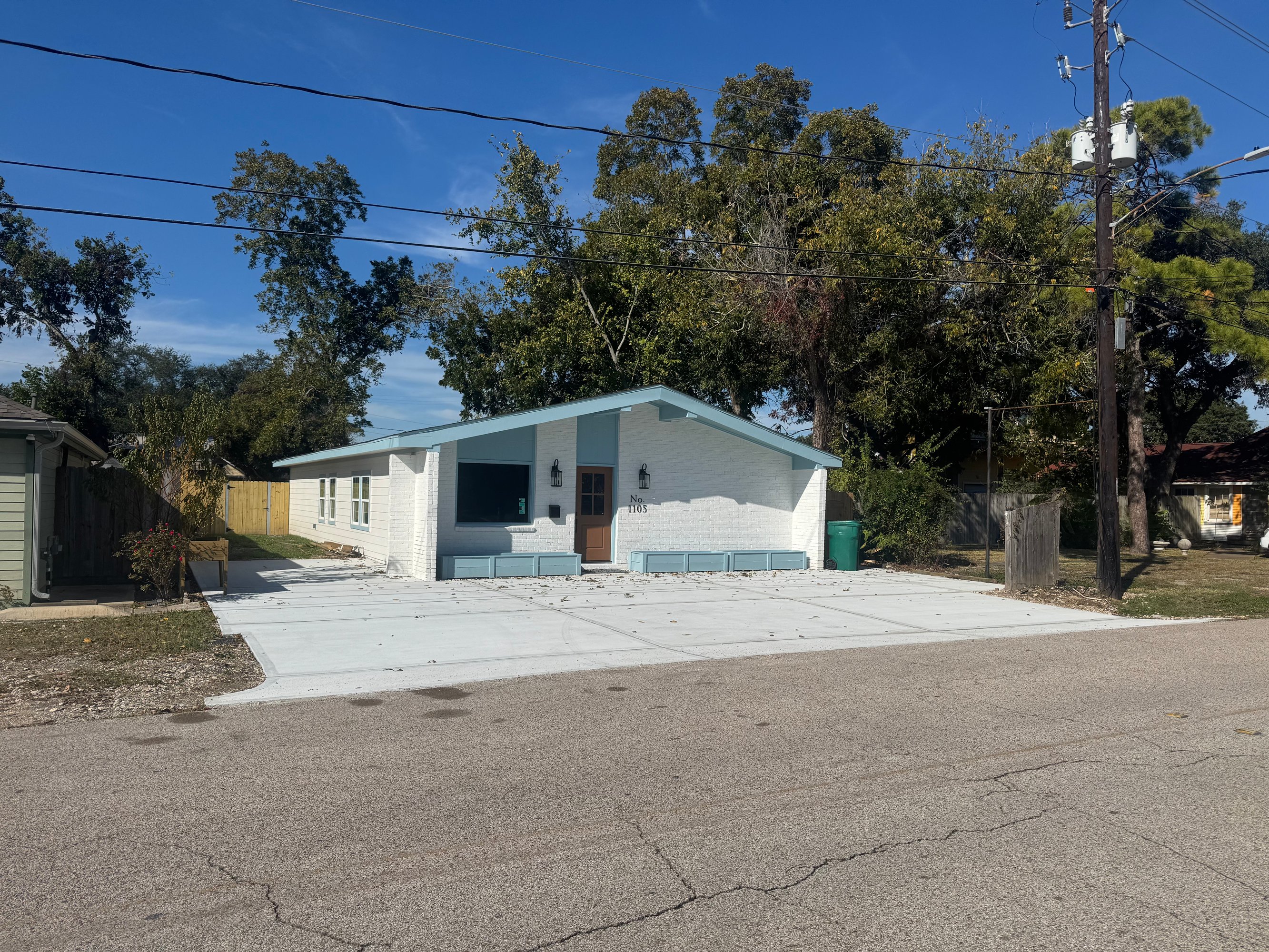 1105 N Meyer Ave, Seabrook, TX 77586