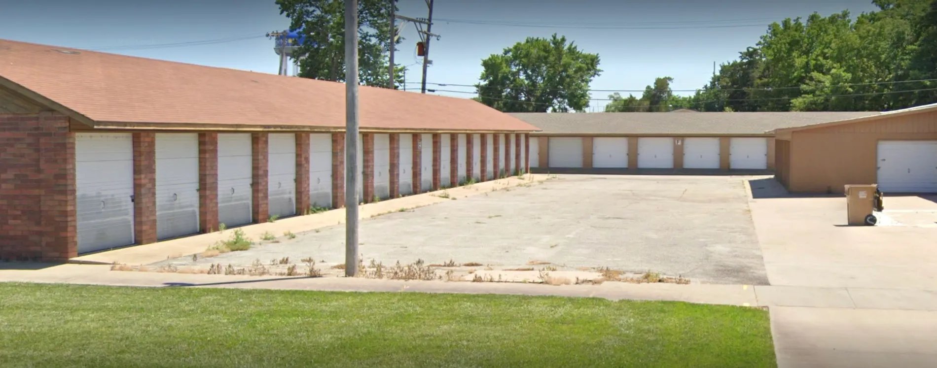311 W 2Nd Ave, Hutchinson, KS 67501