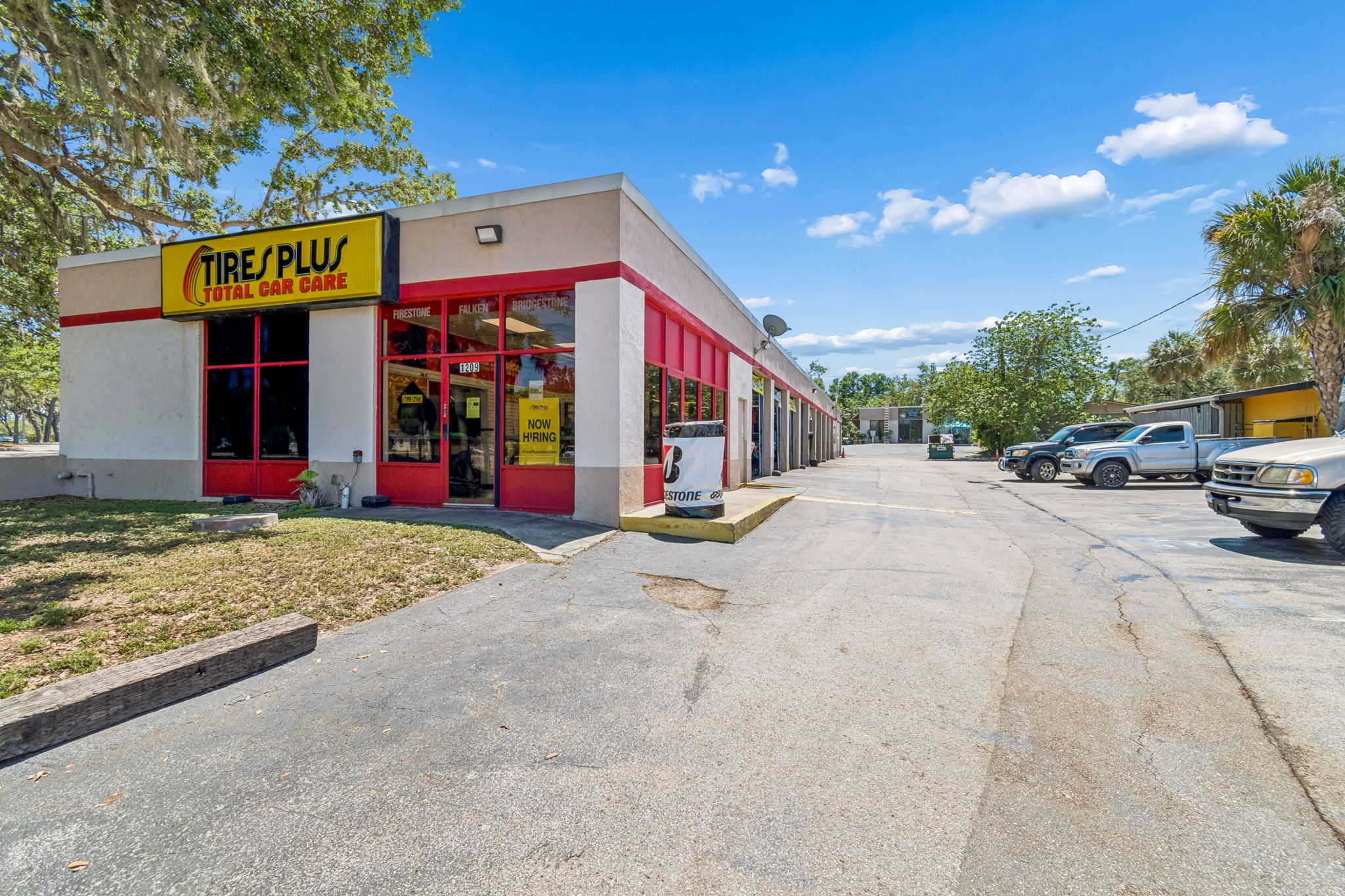 1207 W Brandon Blvd, Brandon, FL 33511