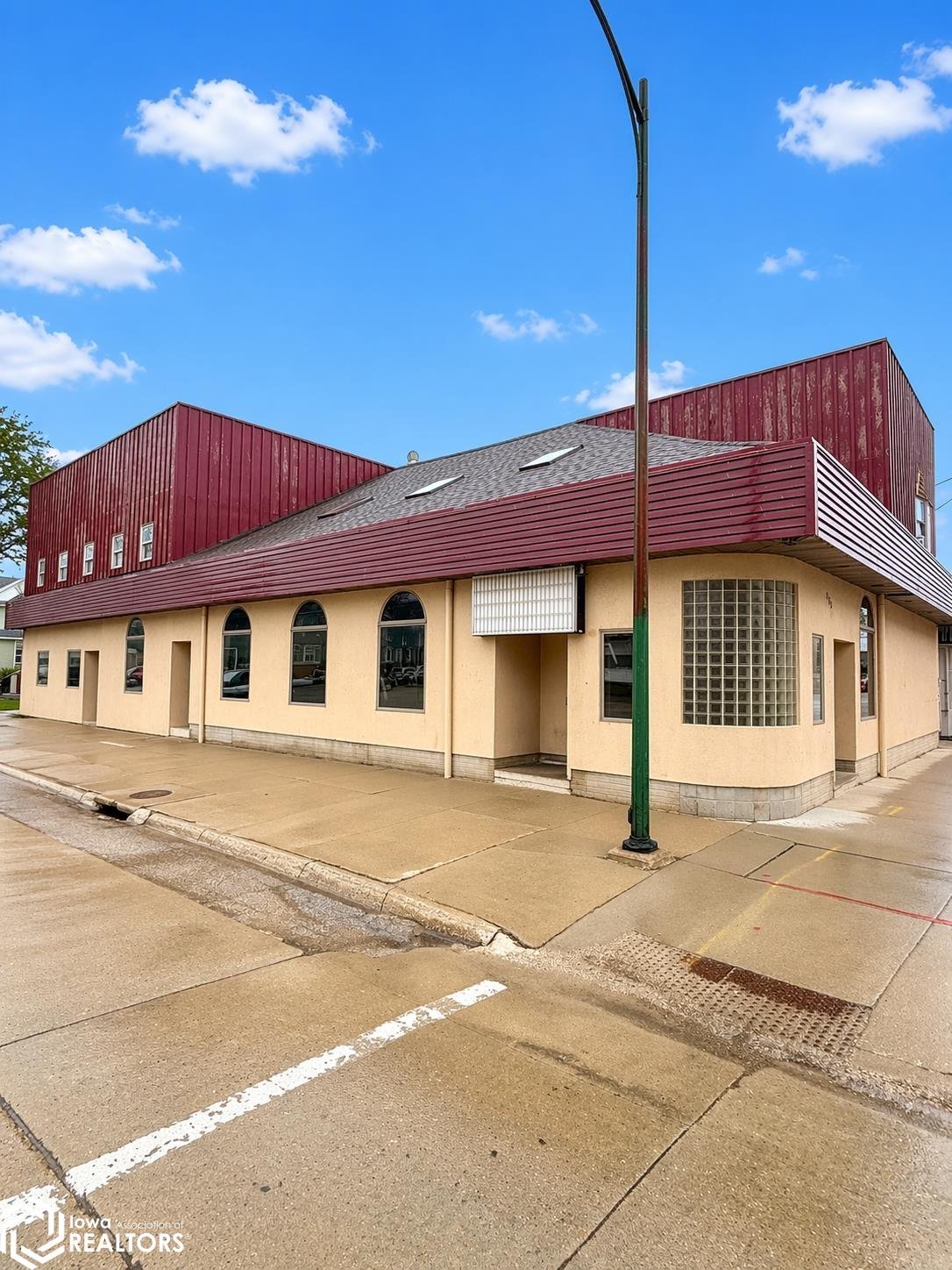 125 1st SE St, Mason City, IA 50401-3901